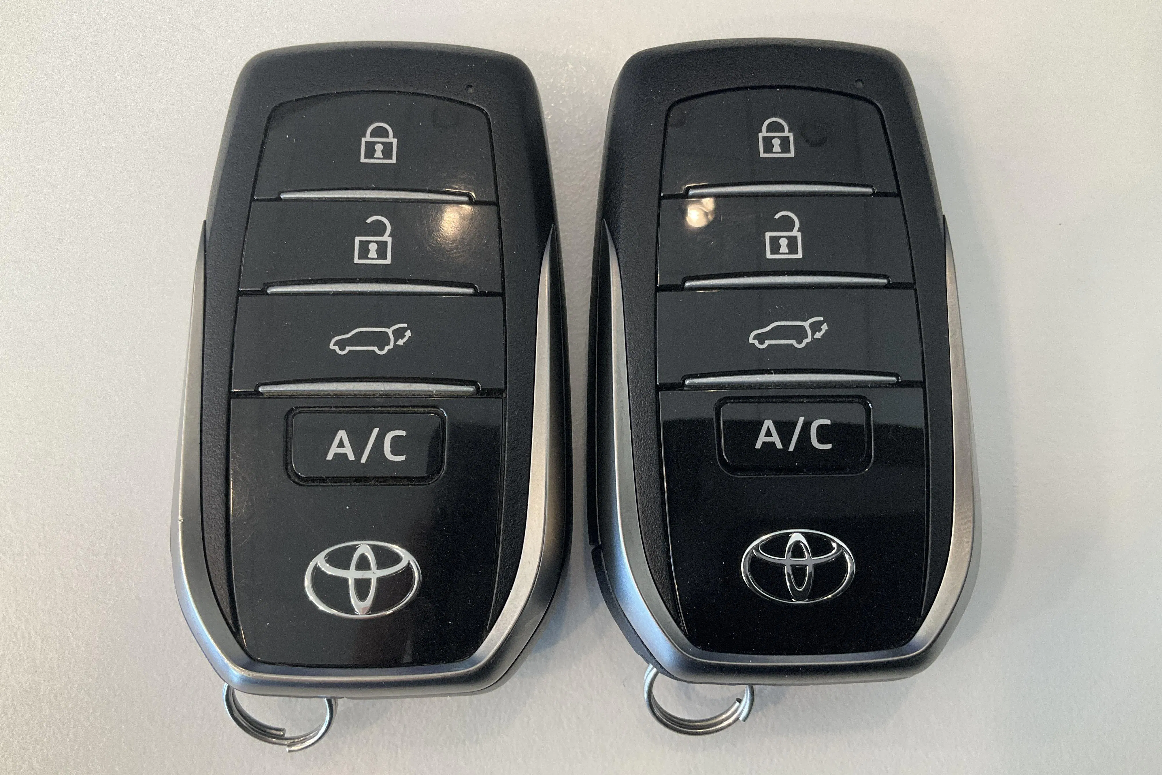 Presentationsfoto 22 av 22: Toyota RAV4 2.5 Plug-in Hybrid AWDi (306hk) - 10 423 mil - Automat - vit - 2023