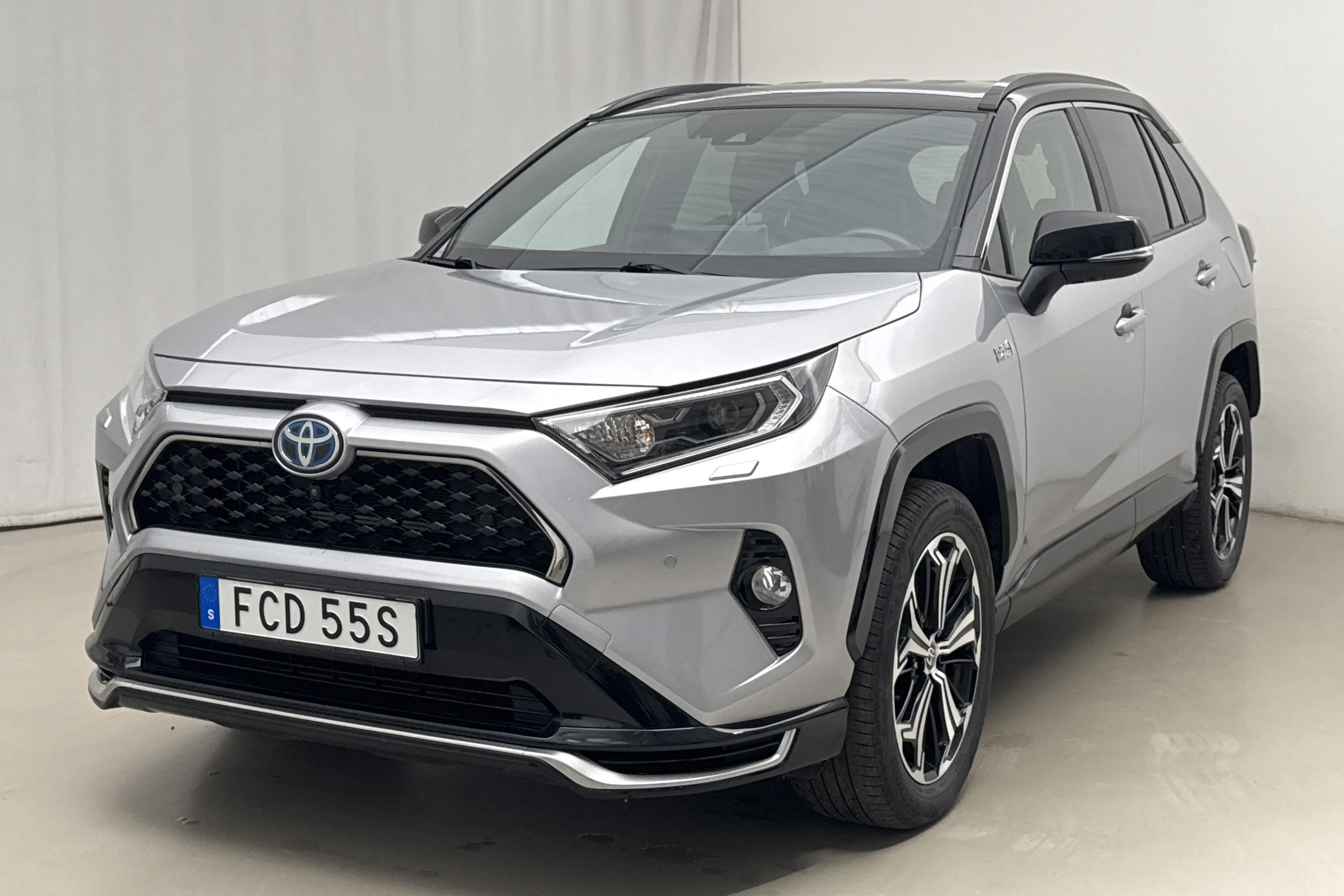 Presentationsfoto 1 av 19: Toyota RAV4 2.5 Plug-in Hybrid AWDi (306hk) - 8 437 mil - Automat - grå - 2021