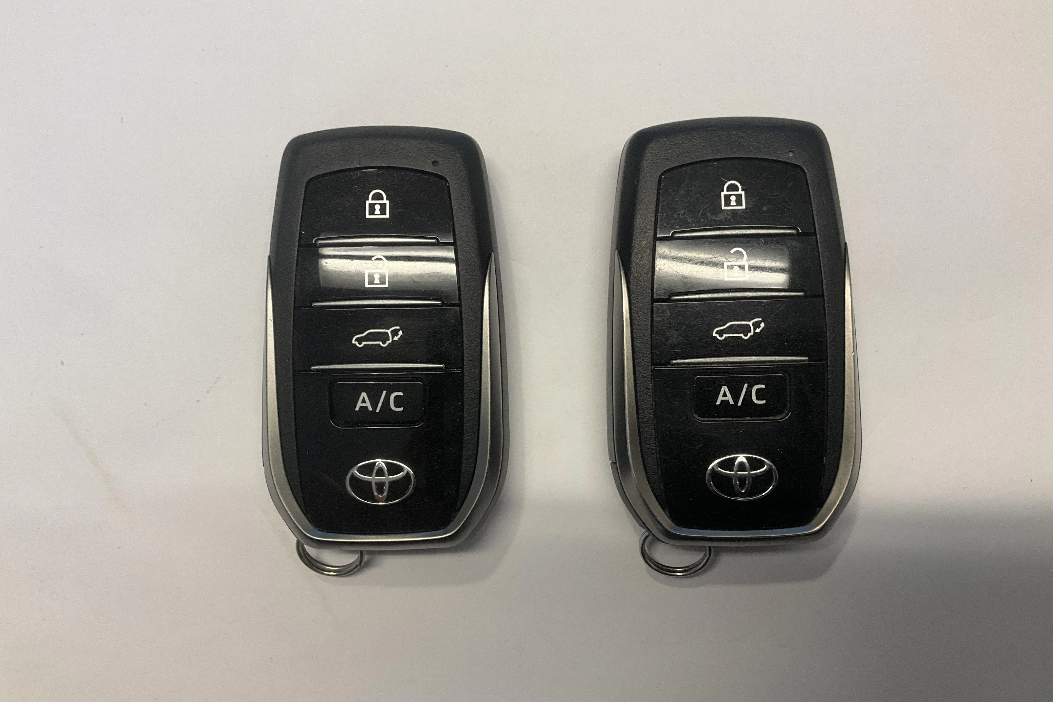 Presentationsfoto 15 av 15: Toyota RAV4 2.5 Plug-in Hybrid AWDi (306hk) - 1 272 mil - Automat - vit - 2025
