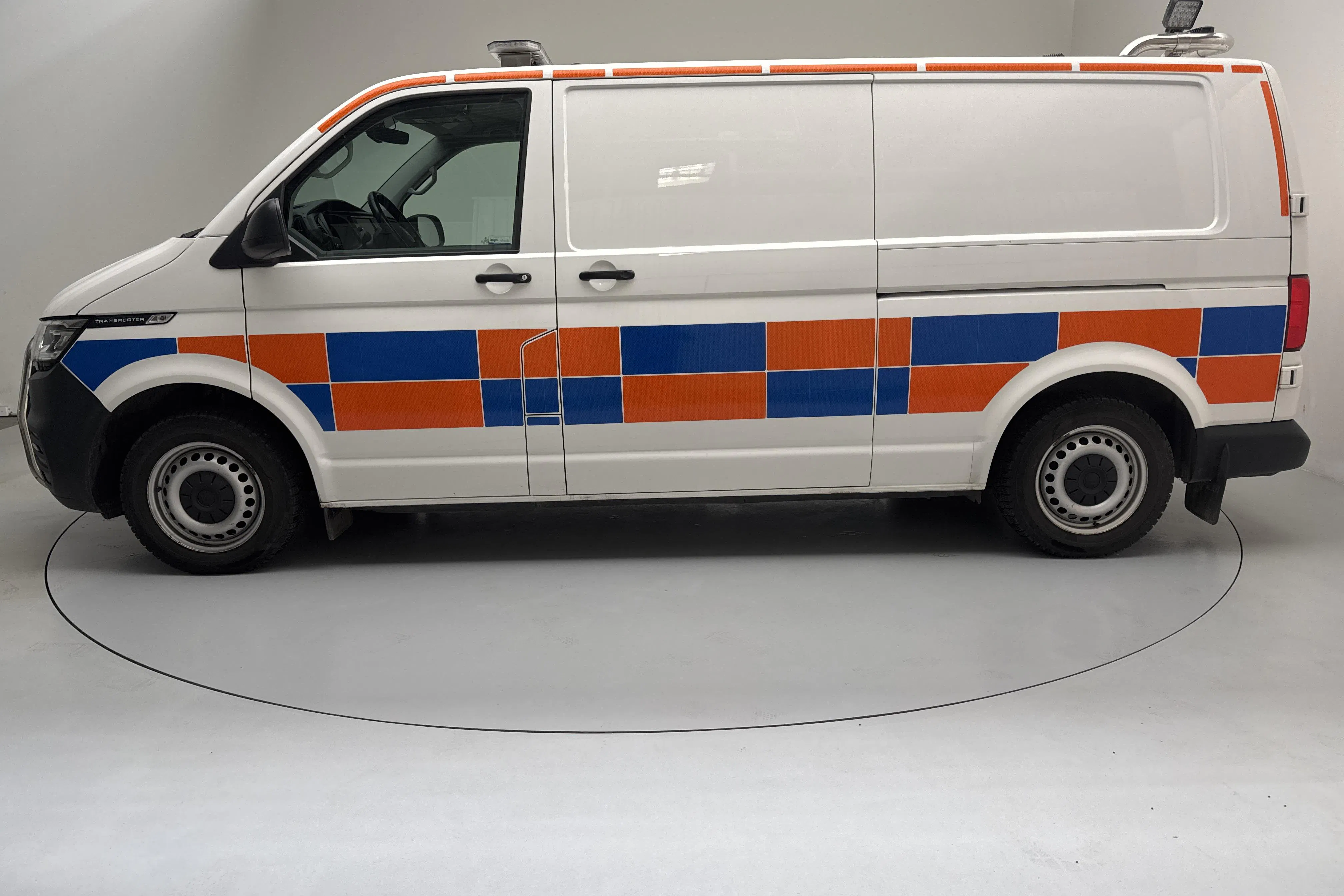 Presentationsfoto 2 av 16: VW Transporter T6.1 Skåp TDI 4MOTION (150hk) - 5 469 mil - Automat - vit - 2024