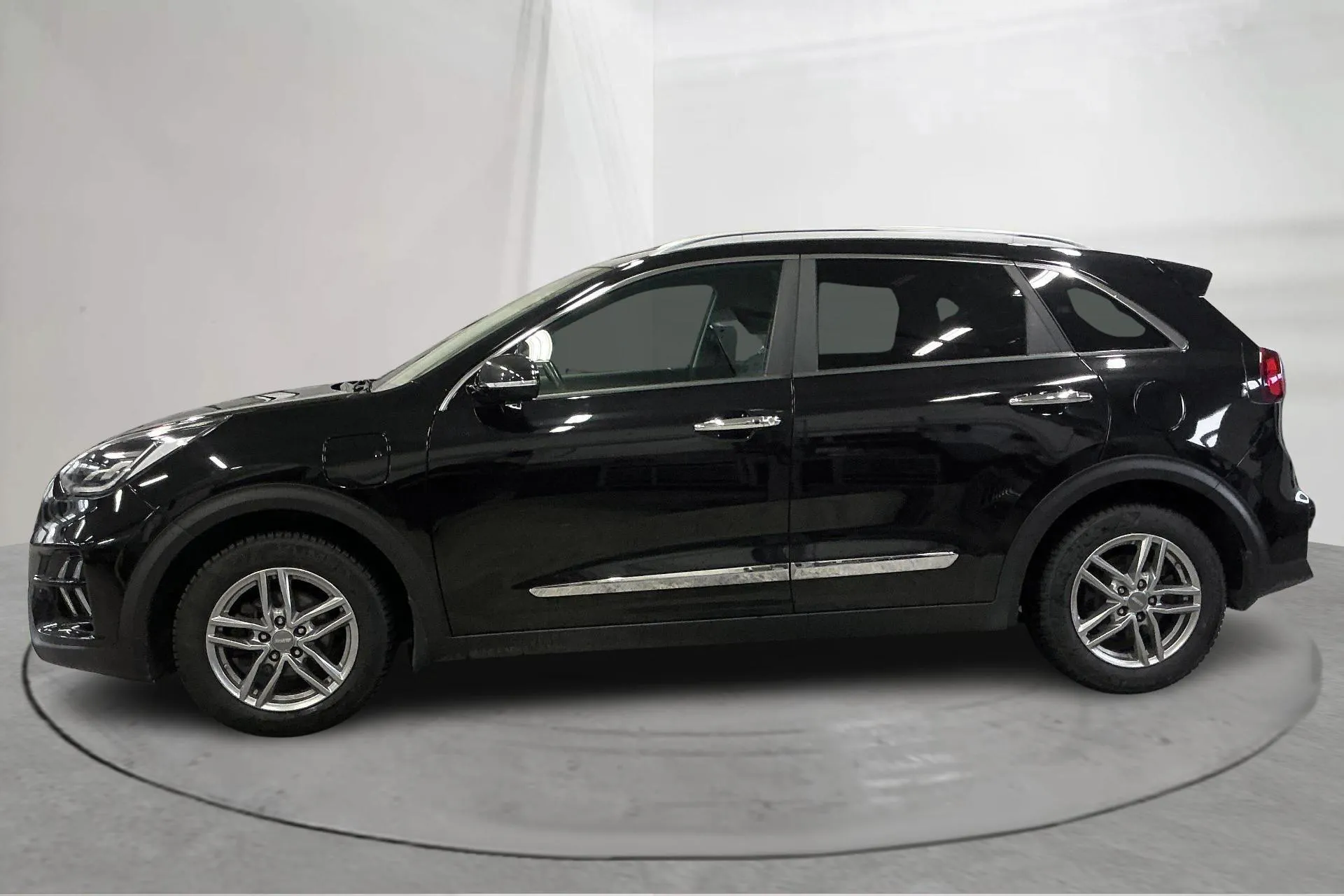 Presentationsfoto 2 av 18: KIA Niro Plug-in Hybrid 1.6 (141hk) - 9 264 mil - Automat - svart - 2022