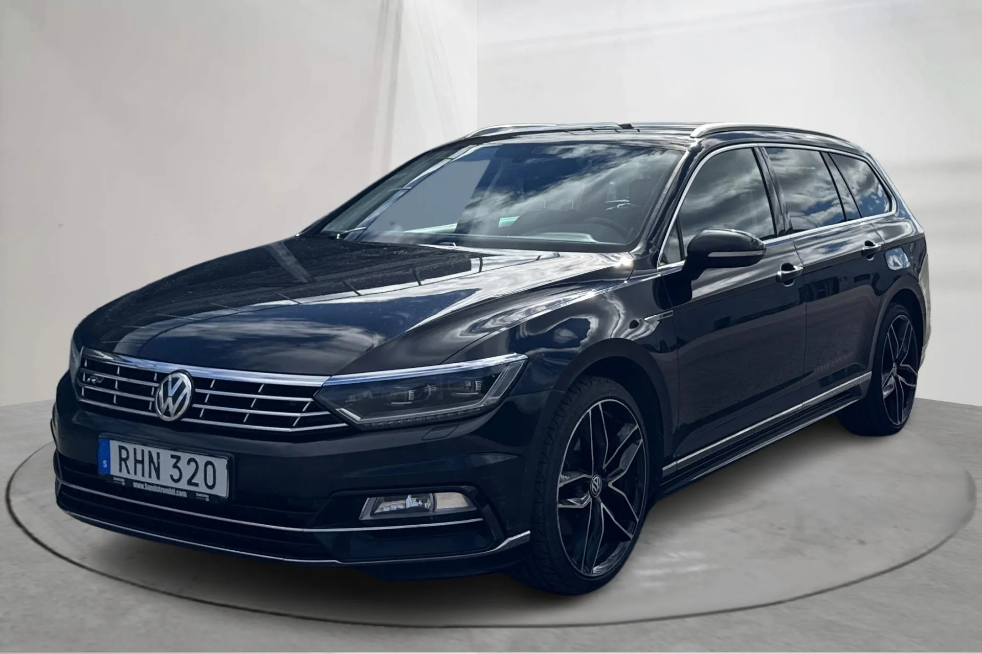 Presentationsfoto 1 av 16: VW Passat 2.0 TDI Sportscombi 4MOTION (190hk) - 21 594 mil - Automat - svart - 2017