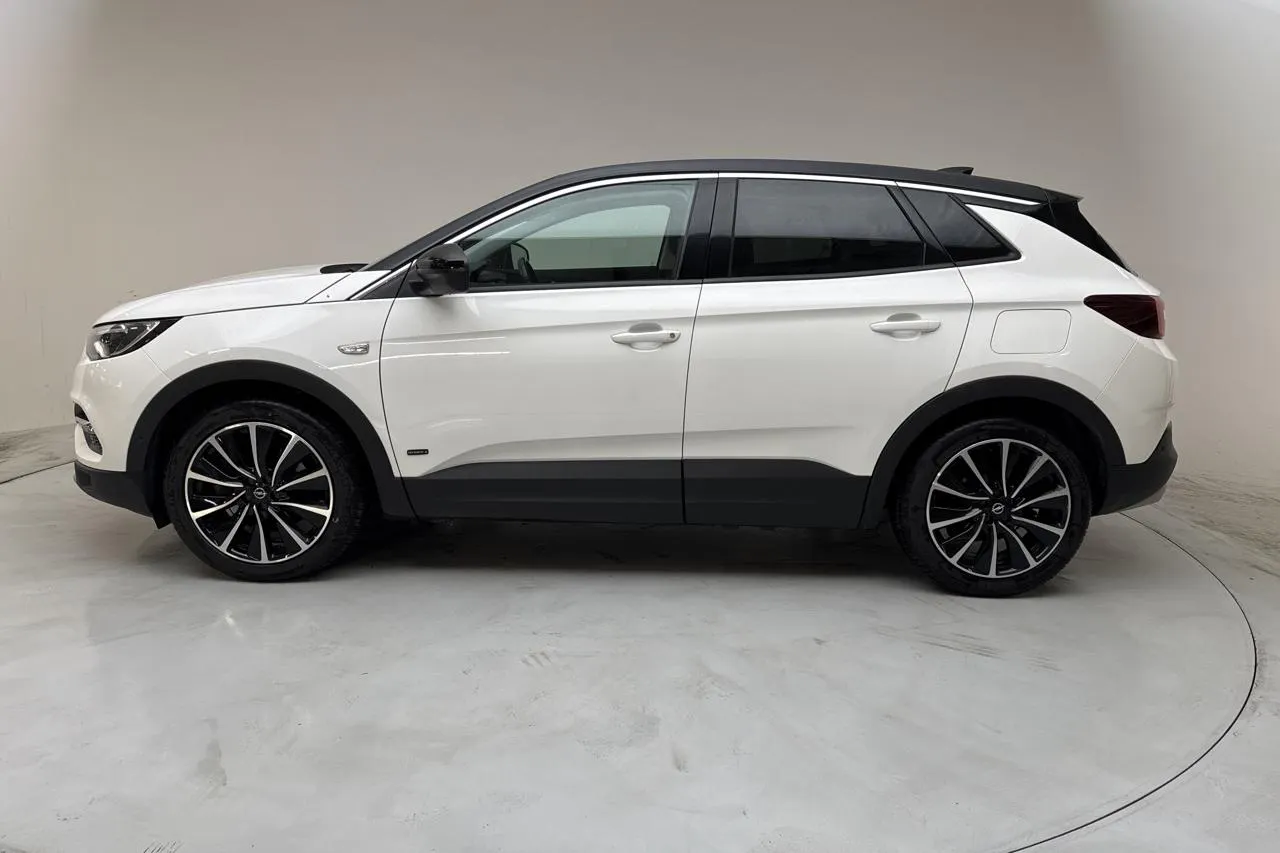 Presentation photo 2 of 16: Opel Grandland X 1.6 AWD PHEV (300hk) - 81 600 km - Automatic - white - 2021