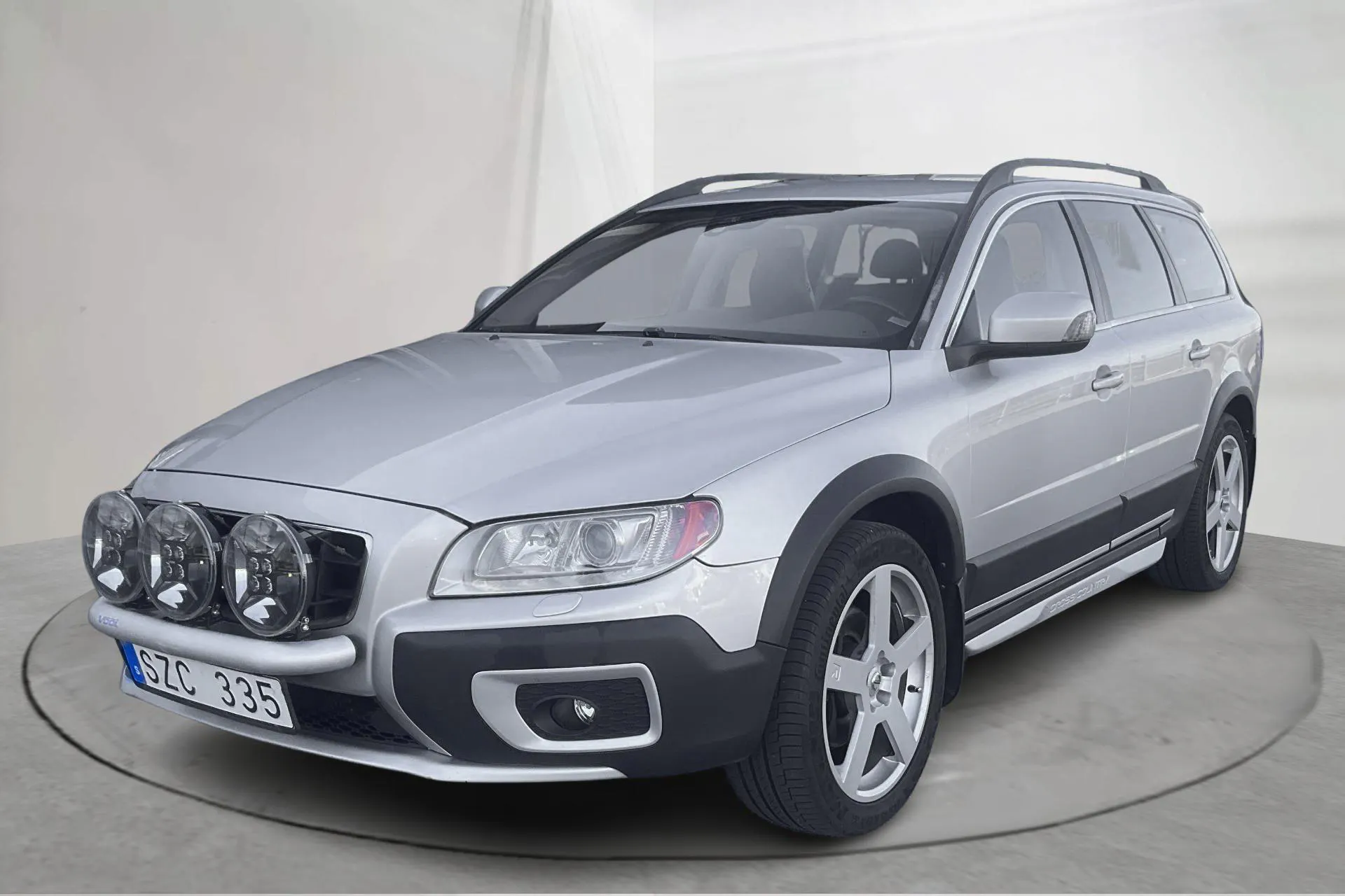 Presentationsfoto 1 av 15: Volvo XC70 II D4 AWD (163hk) - 27 465 mil - Automat - Light Grey - 2013