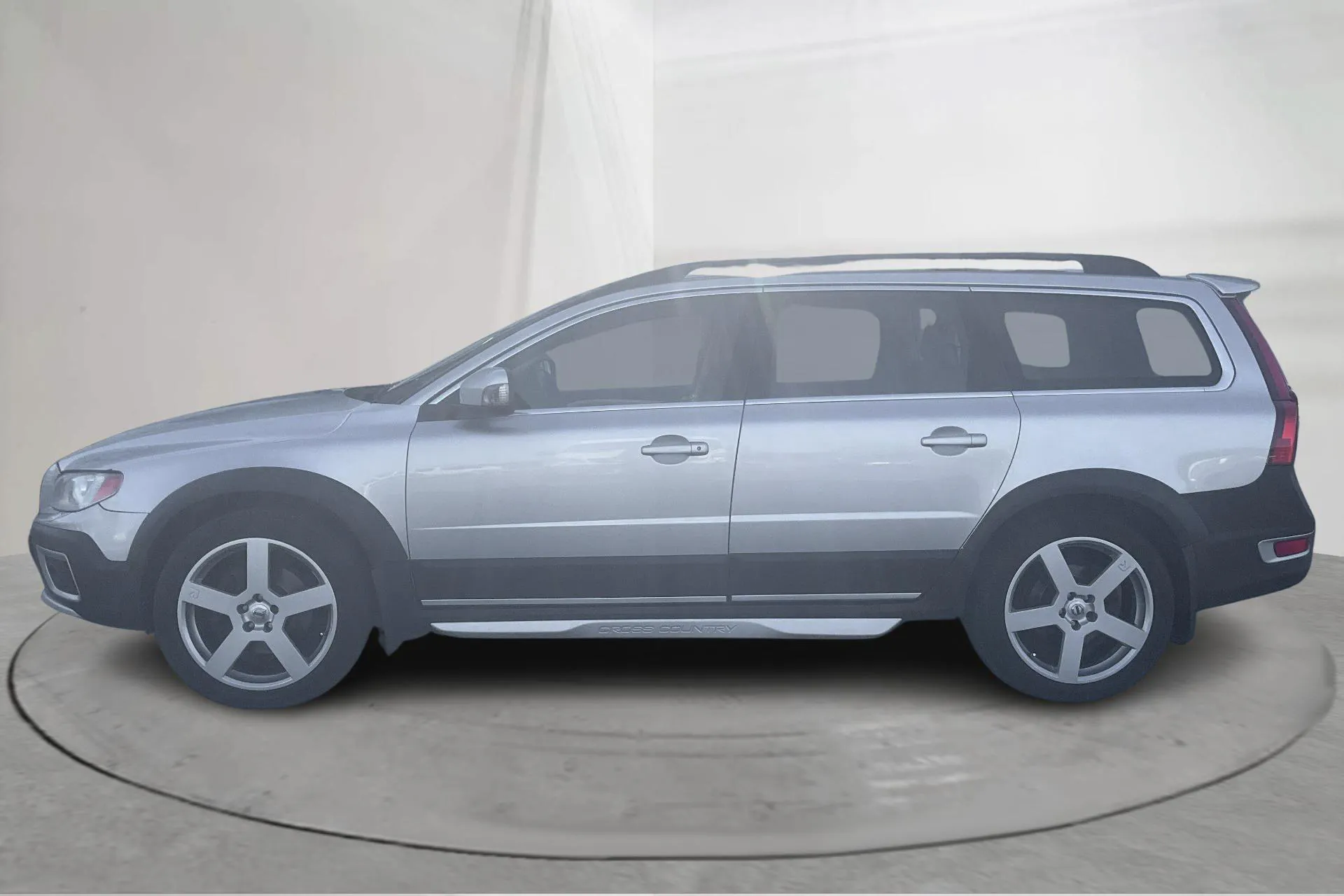 Presentationsfoto 2 av 15: Volvo XC70 II D4 AWD (163hk) - 27 465 mil - Automat - Light Grey - 2013