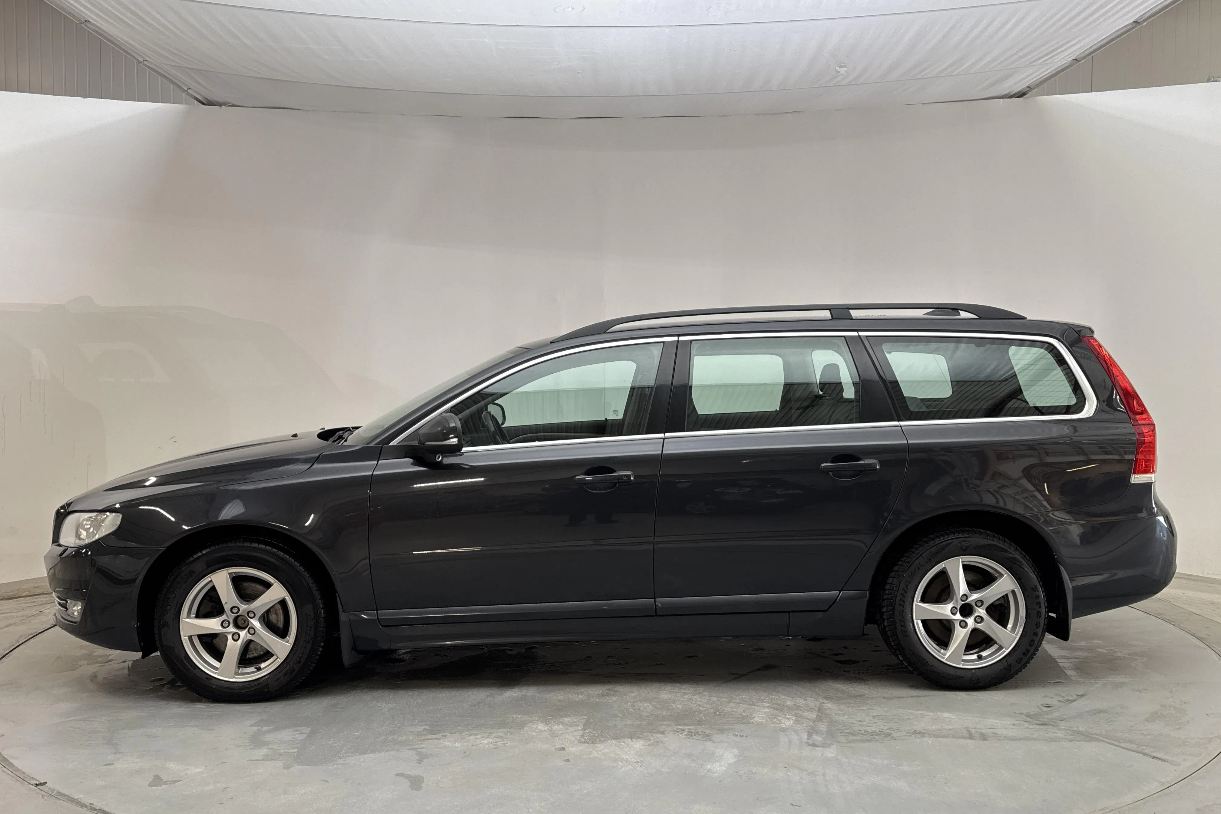 Presentation photo 2 of 14: Volvo V70 II D4 (181hk) - 278 050 km - Automatic - gray - 2015