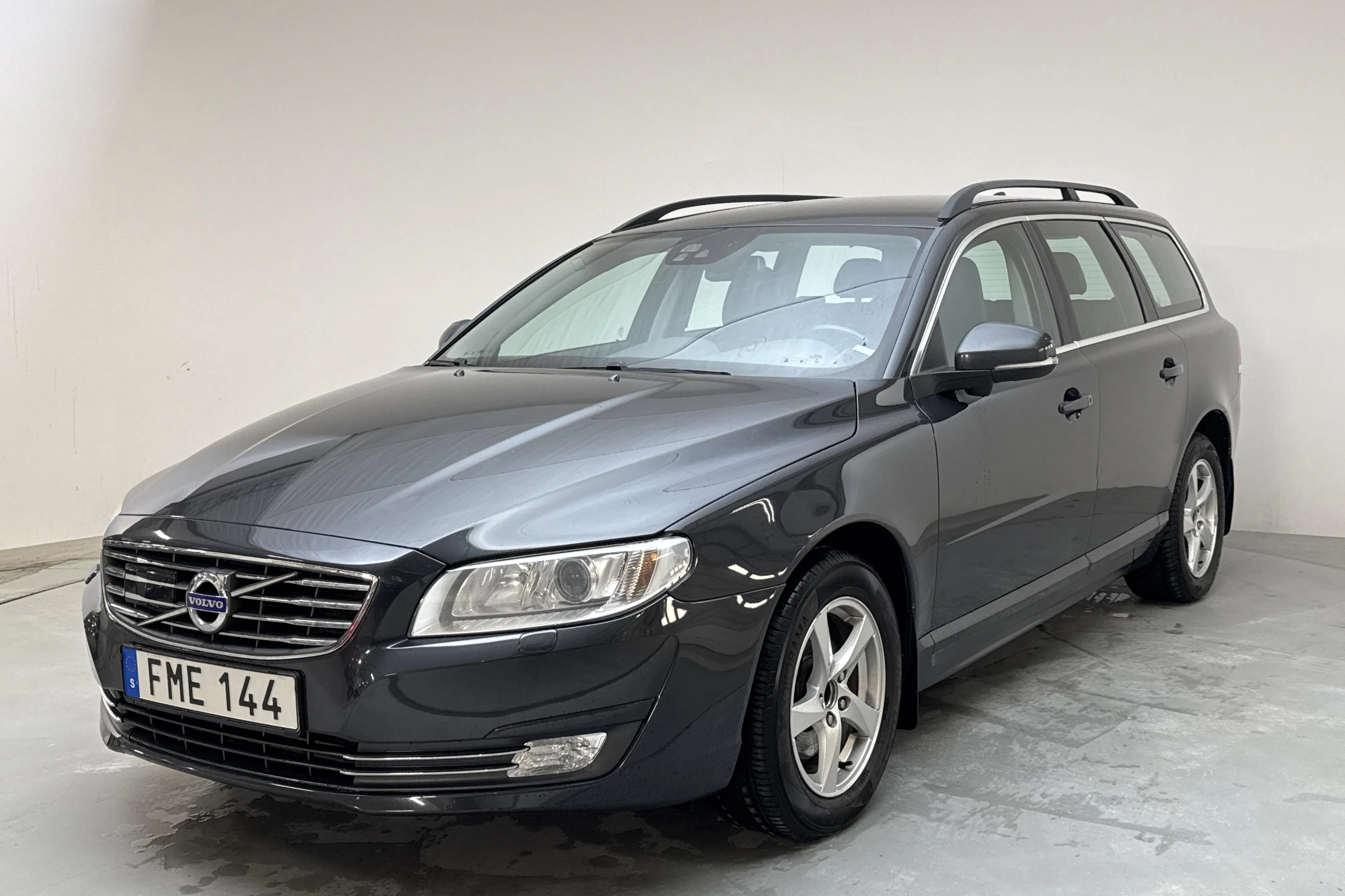 Presentation photo 1 of 14: Volvo V70 II D4 (181hk) - 278 050 km - Automatic - gray - 2015