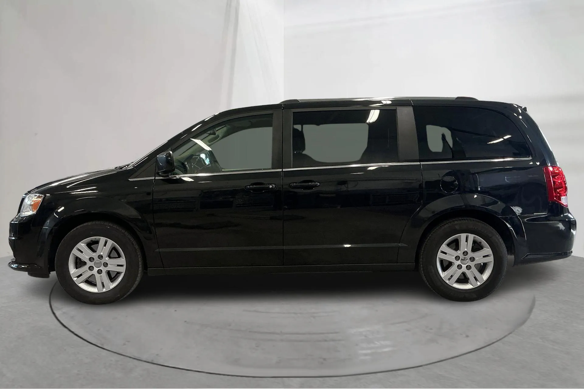 Presentation photo 2 of 15: Dodge Grand Caravan 3.6 V6 (287hk) - 118 290 km - Automatic - black - 2018