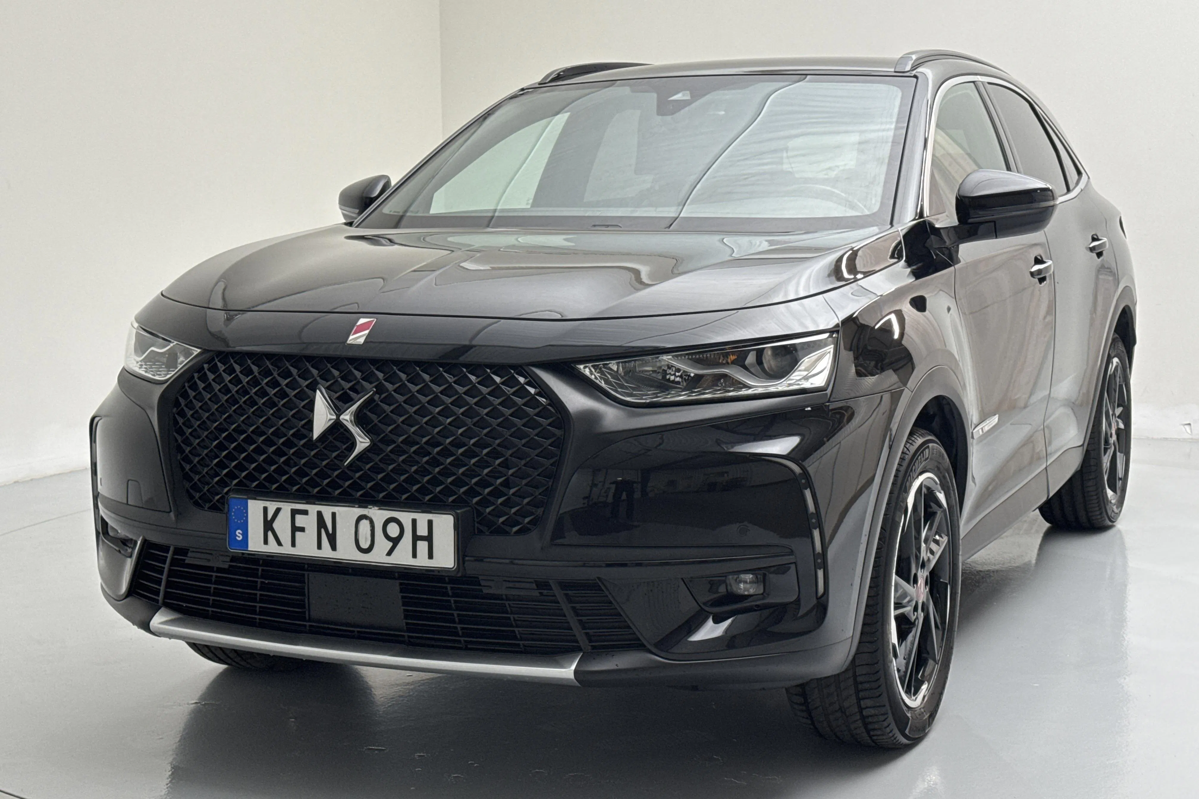 Presentationsfoto 1 av 13: DS DS7 Crossback PureTech (180hk) - 2 324 mil - Automat - svart - 2022