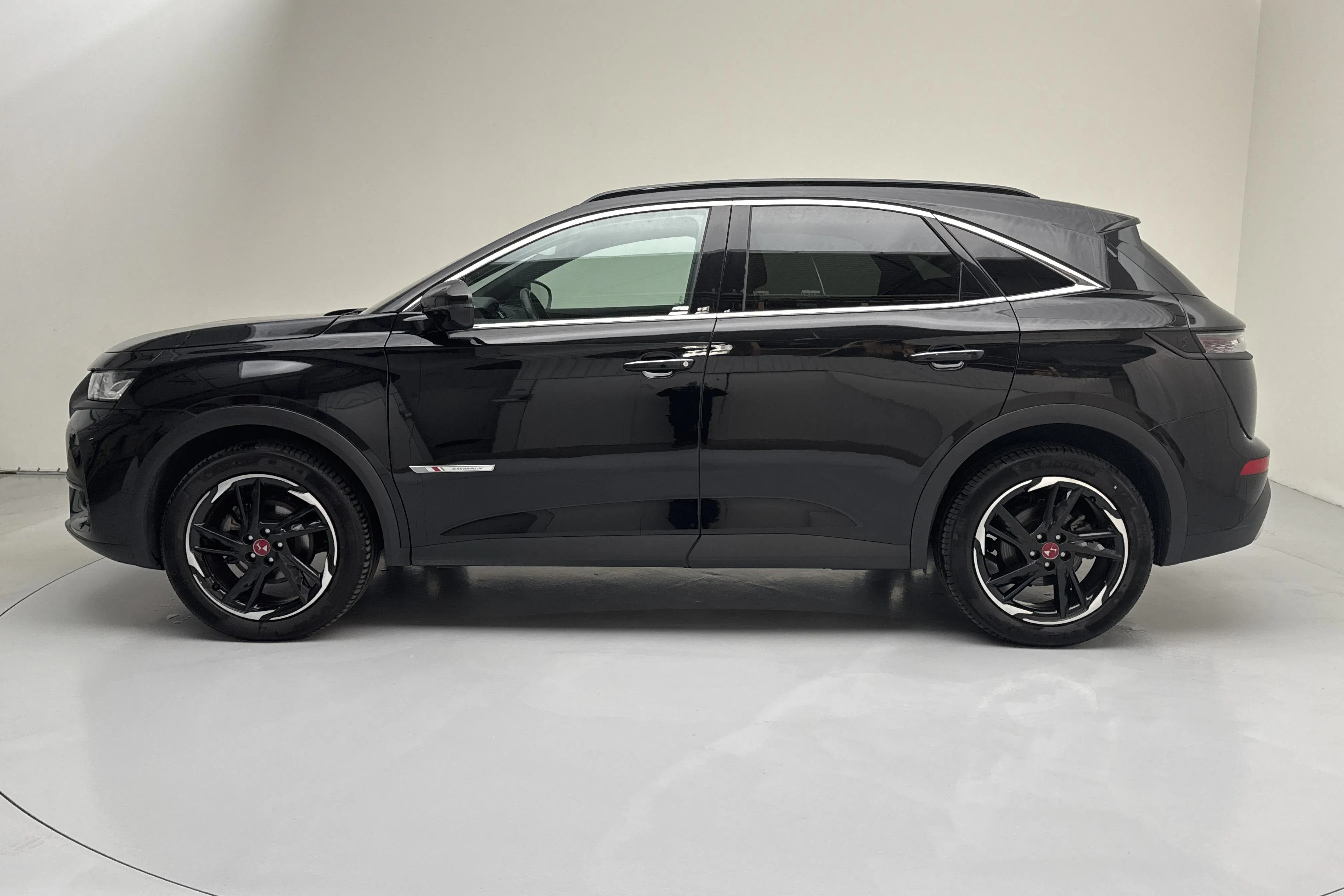 Presentationsfoto 2 av 13: DS DS7 Crossback PureTech (180hk) - 2 324 mil - Automat - svart - 2022