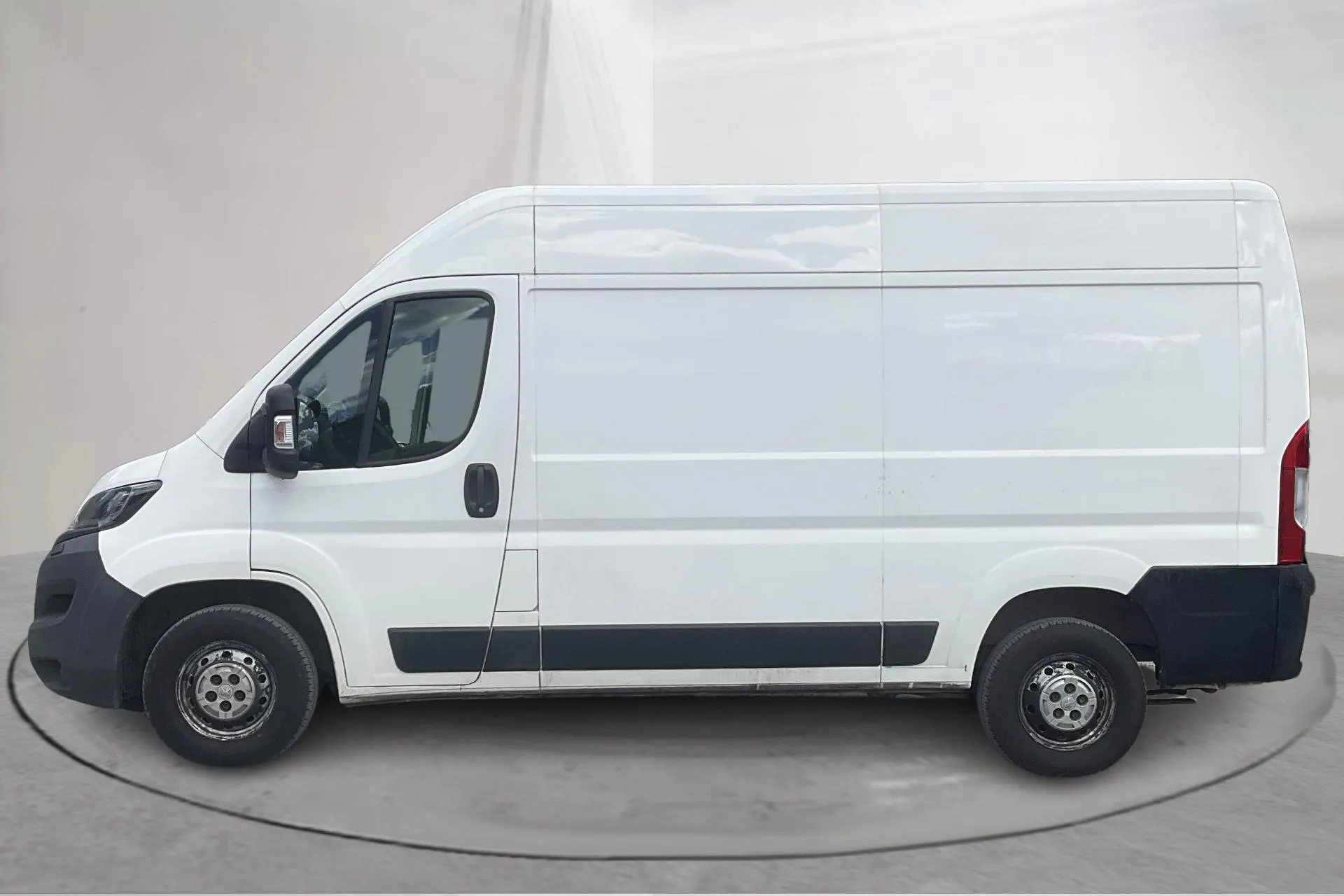 Presentation photo 2 of 12: Peugeot Boxer 335 2.0 BlueHDi Skåp (130hk) - 111 460 km - Manual - white - 2018