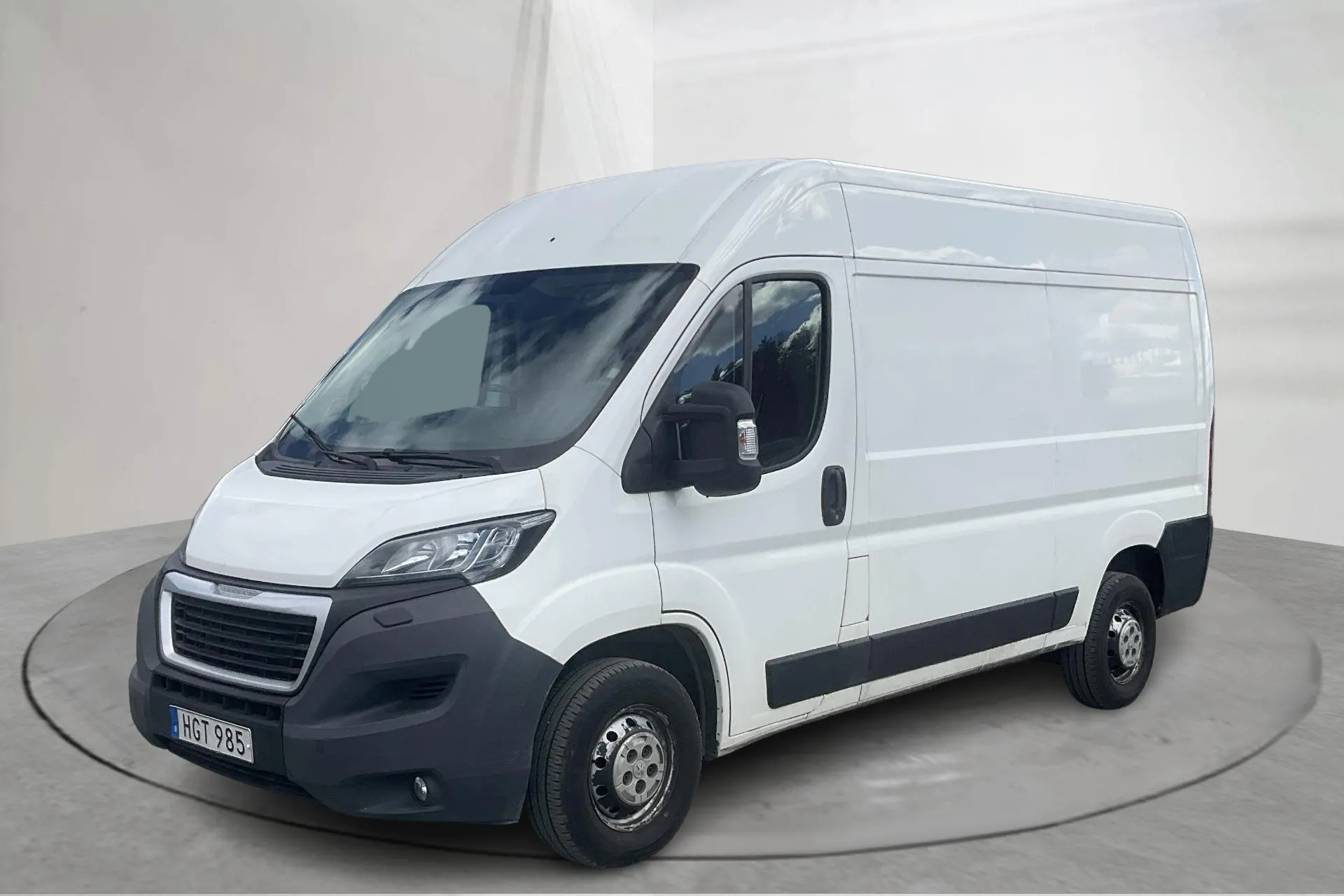 Presentation photo 1 of 12: Peugeot Boxer 335 2.0 BlueHDi Skåp (130hk) - 111 460 km - Manual - white - 2018