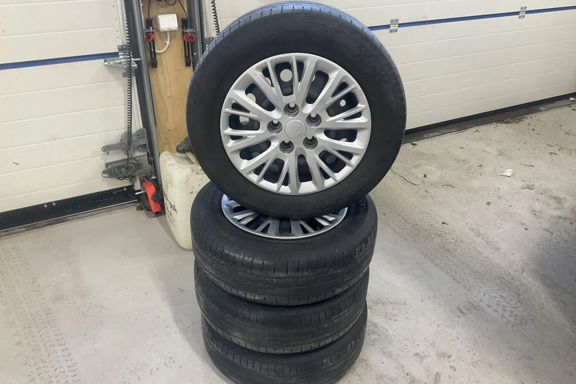 Presentation photo 18 of 18: KIA Cee'd 1.6 CRDi 5dr (136hk) - 144 050 km - Manual - red - 2016