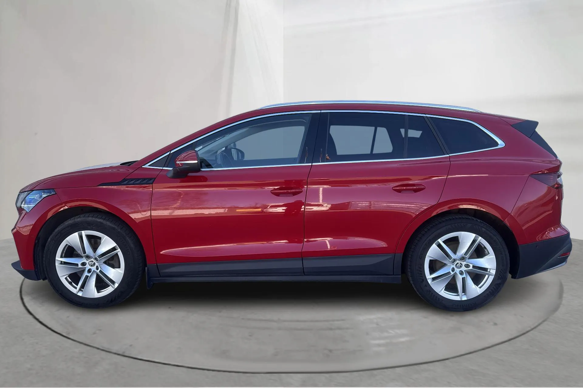 Presentationsfoto 2 av 16: Skoda Enyaq iV 80 (204hk) - 10 149 mil - Automat - röd - 2022