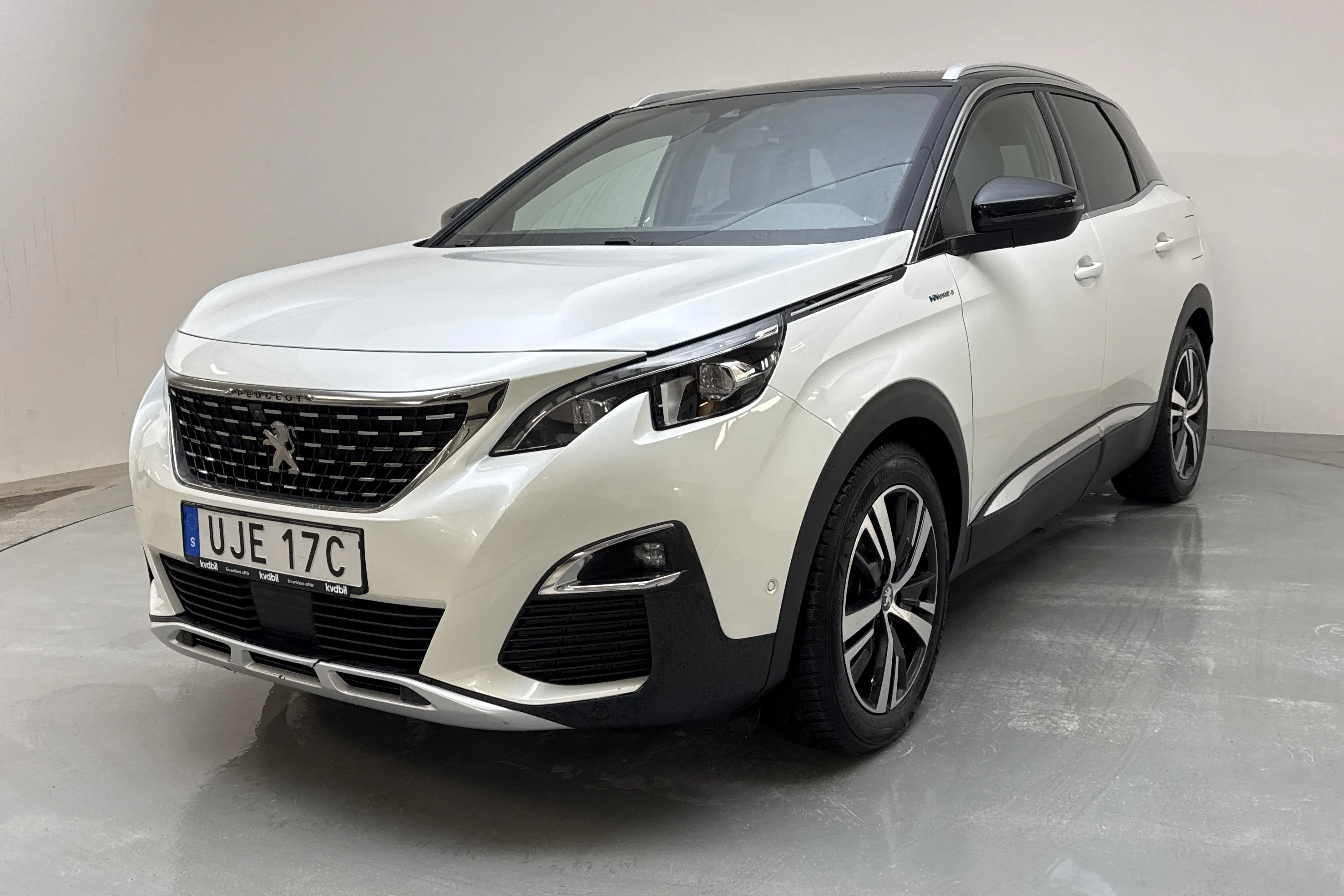 Presentationsfoto 1 av 17: Peugeot 3008 1.6 Plug-in Hybrid 4 (300hk) - 11 634 mil - Automat - vit - 2020