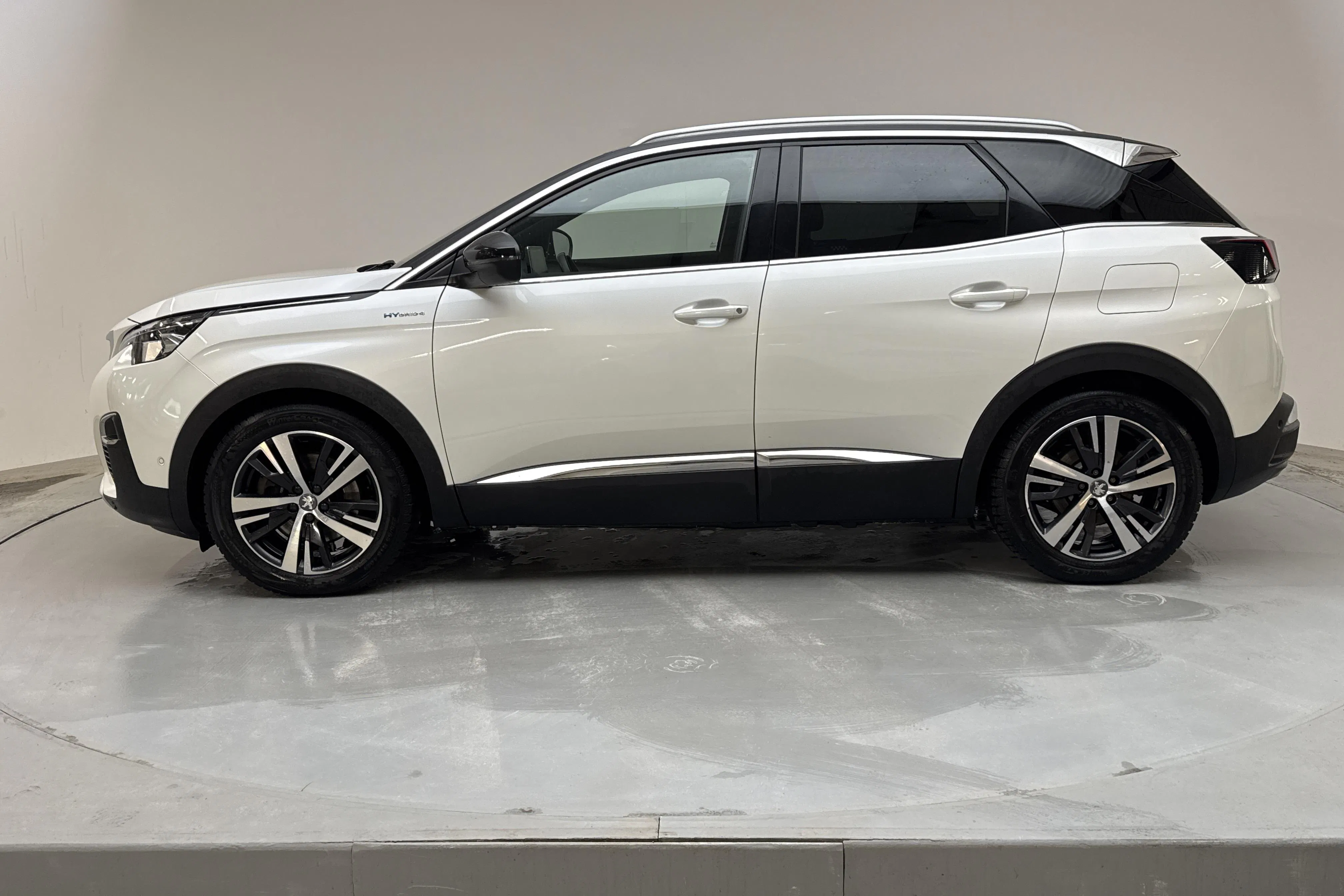Presentationsfoto 2 av 17: Peugeot 3008 1.6 Plug-in Hybrid 4 (300hk) - 11 634 mil - Automat - vit - 2020