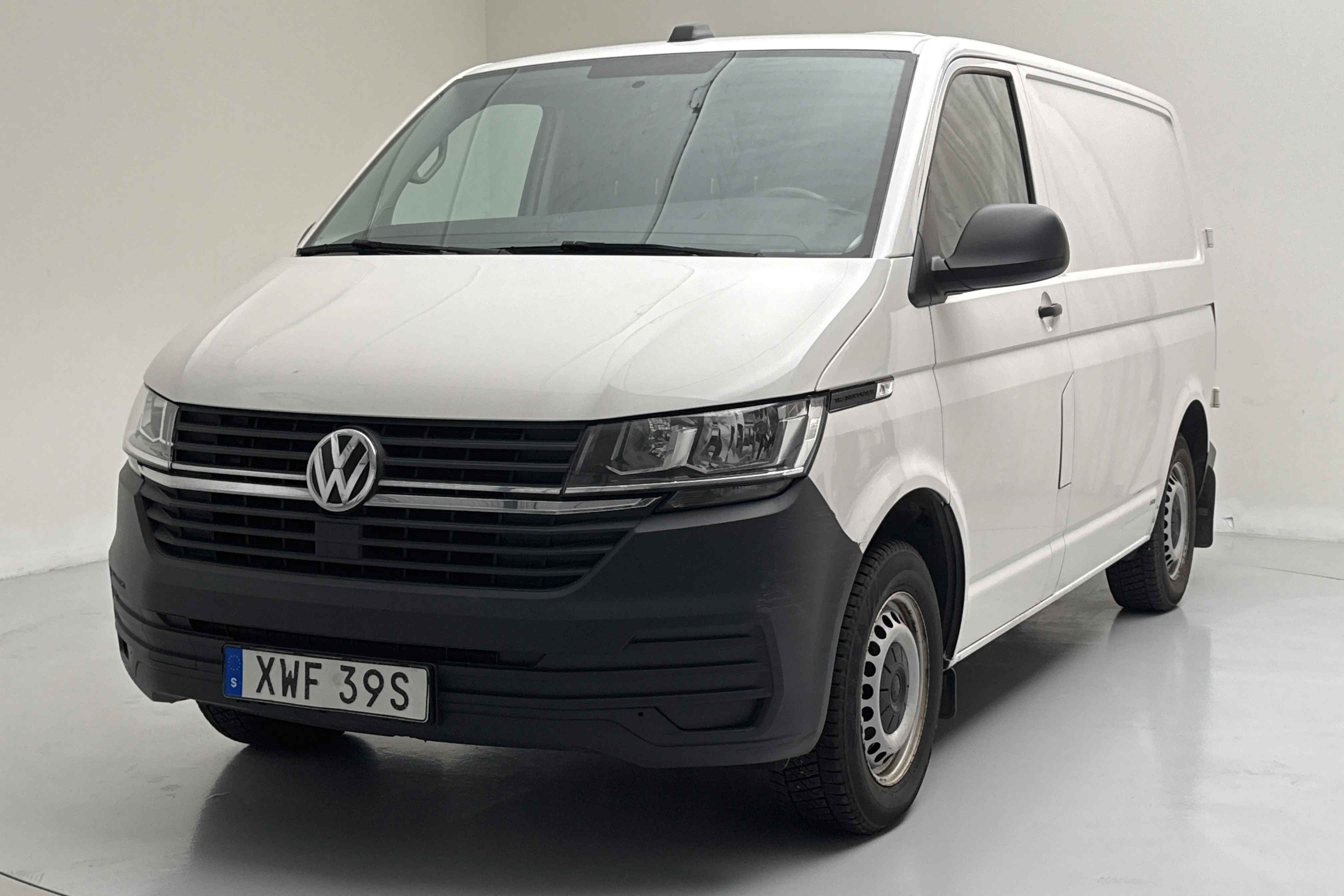Presentationsfoto 1 av 14: VW Transporter T6.1 Skåp TDI (90hk) - 25 082 mil - Manuell - vit - 2021