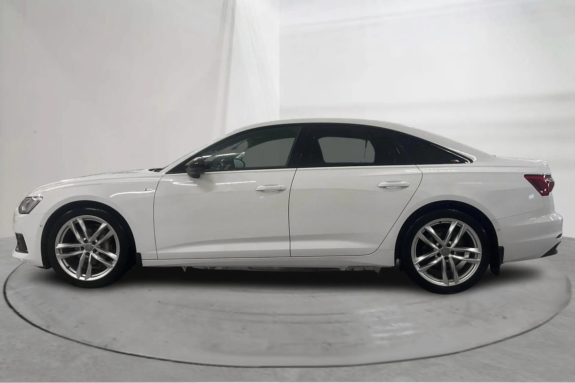 Presentationsfoto 2 av 33: Audi A6 Sedan 40 TDI quattro (204hk) - 16 860 mil - Automat - vit - 2020