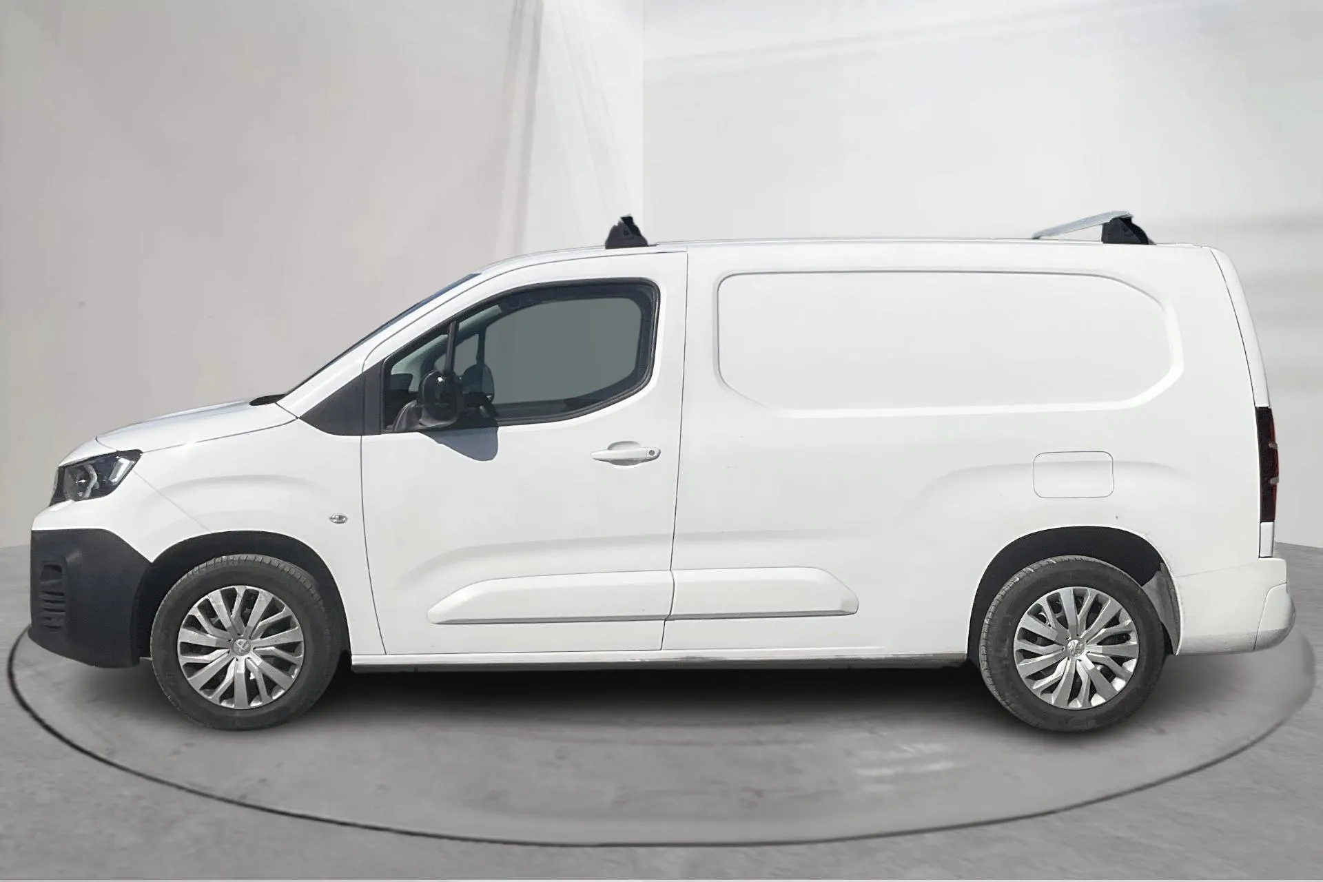 Presentation photo 2 of 13: Peugeot Partner 1.5 HDI Skåp (130hk) - 58 120 km - Automatic - white - 2020