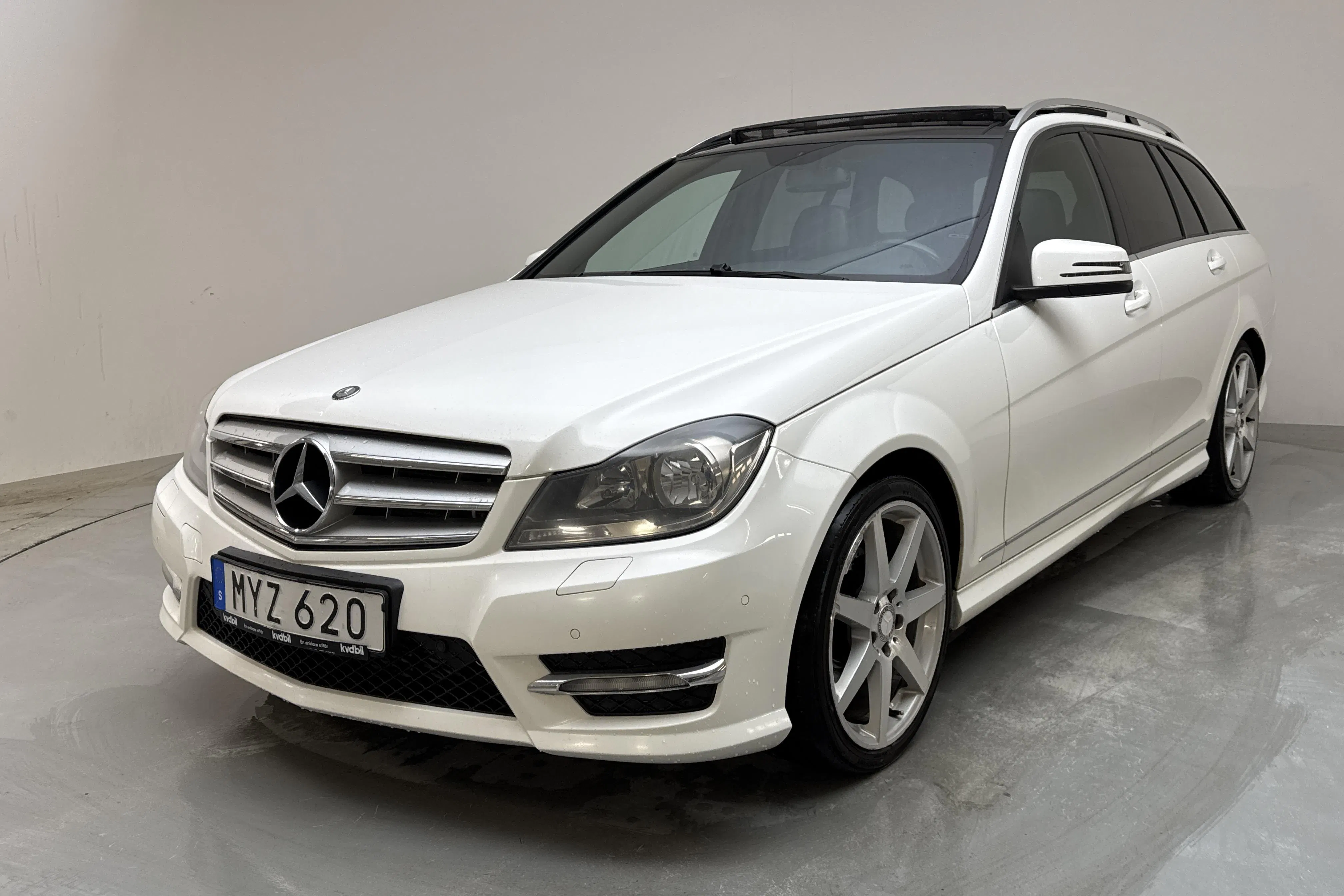 Presentationsfoto 1 av 16: Mercedes C 200 CDI Kombi S204 (136hk) - 26 555 mil - Automat - vit - 2013