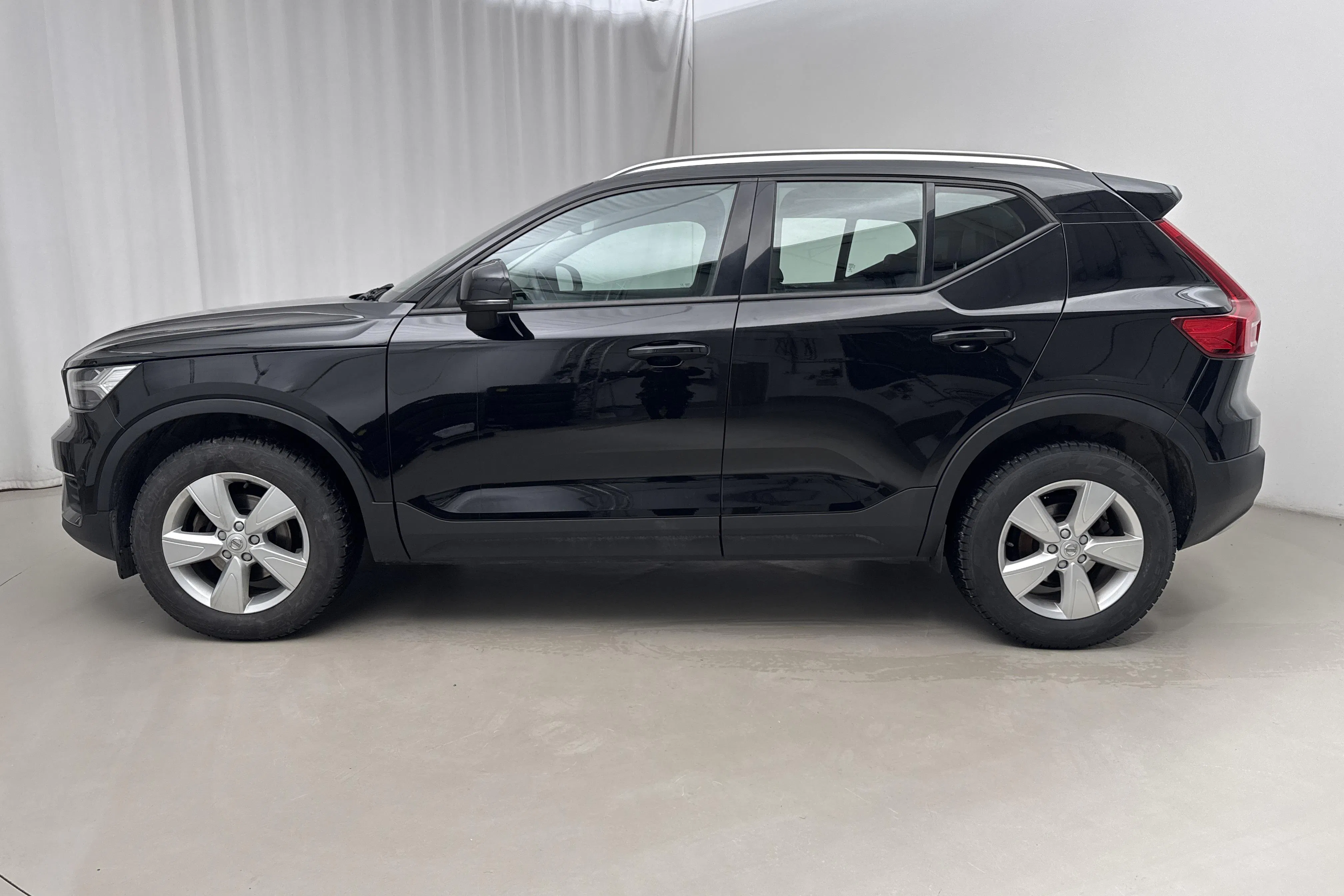 Presentation photo 2 of 16: Volvo XC40 D3 2WD (150hk) - 101 290 km - Automatic - black - 2020