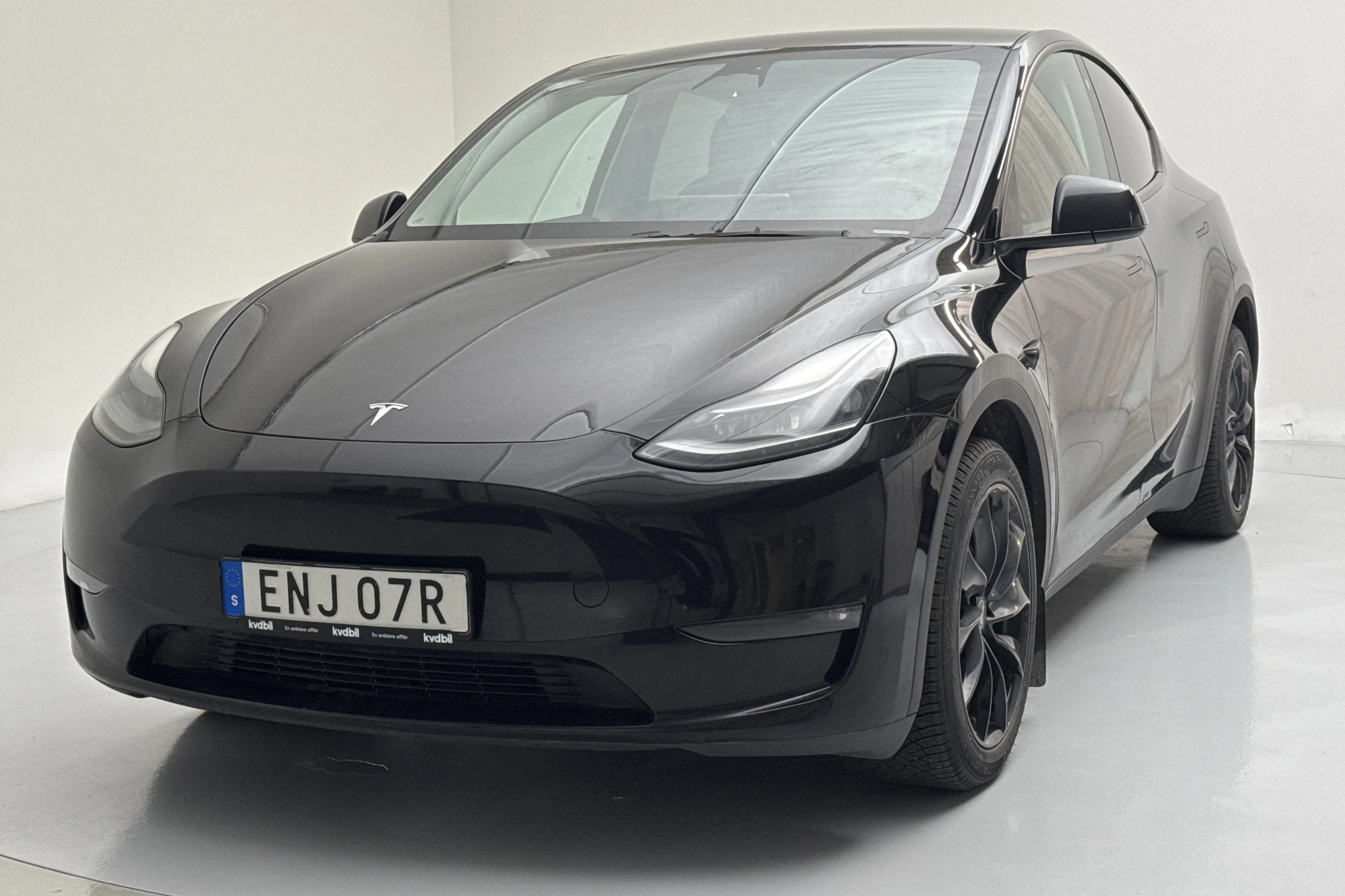 Präsentationsfoto 1 von 20: Tesla Model Y Long Range Dual Motor AWD - 133 790 Kilometer - Verkaufsautomat - Schwarz - 2023