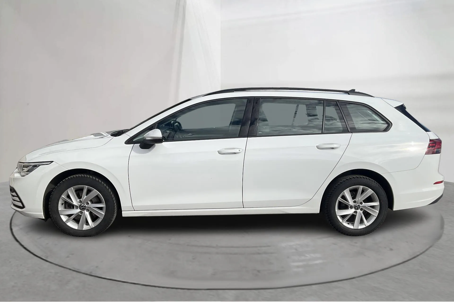 Presentation photo 2 of 14: VW Golf VIII 2.0 TDI Sportscombi (115hk) - 132 580 km - Automatic - white - 2022