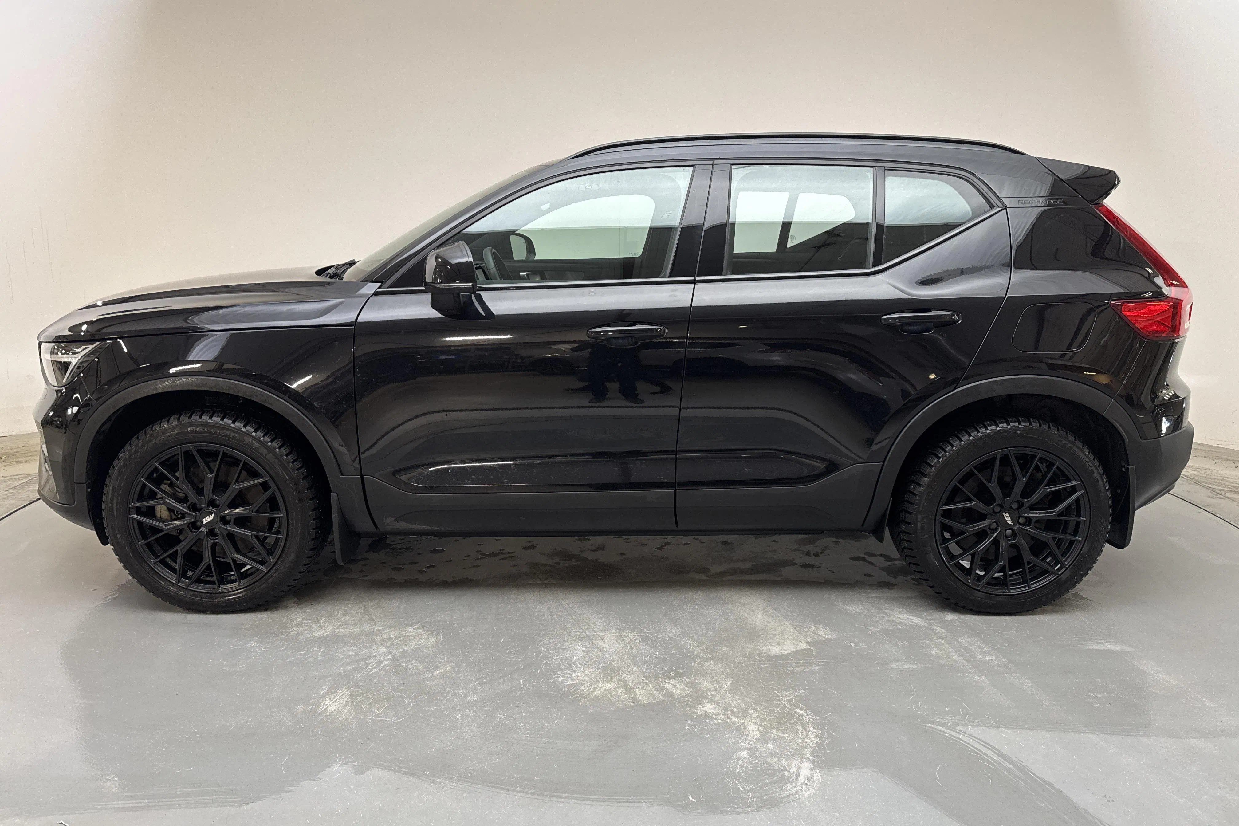 Presentationsfoto 2 av 17: Volvo XC40 P6 Recharge (231hk) - 7 934 mil - Automat - svart - 2023