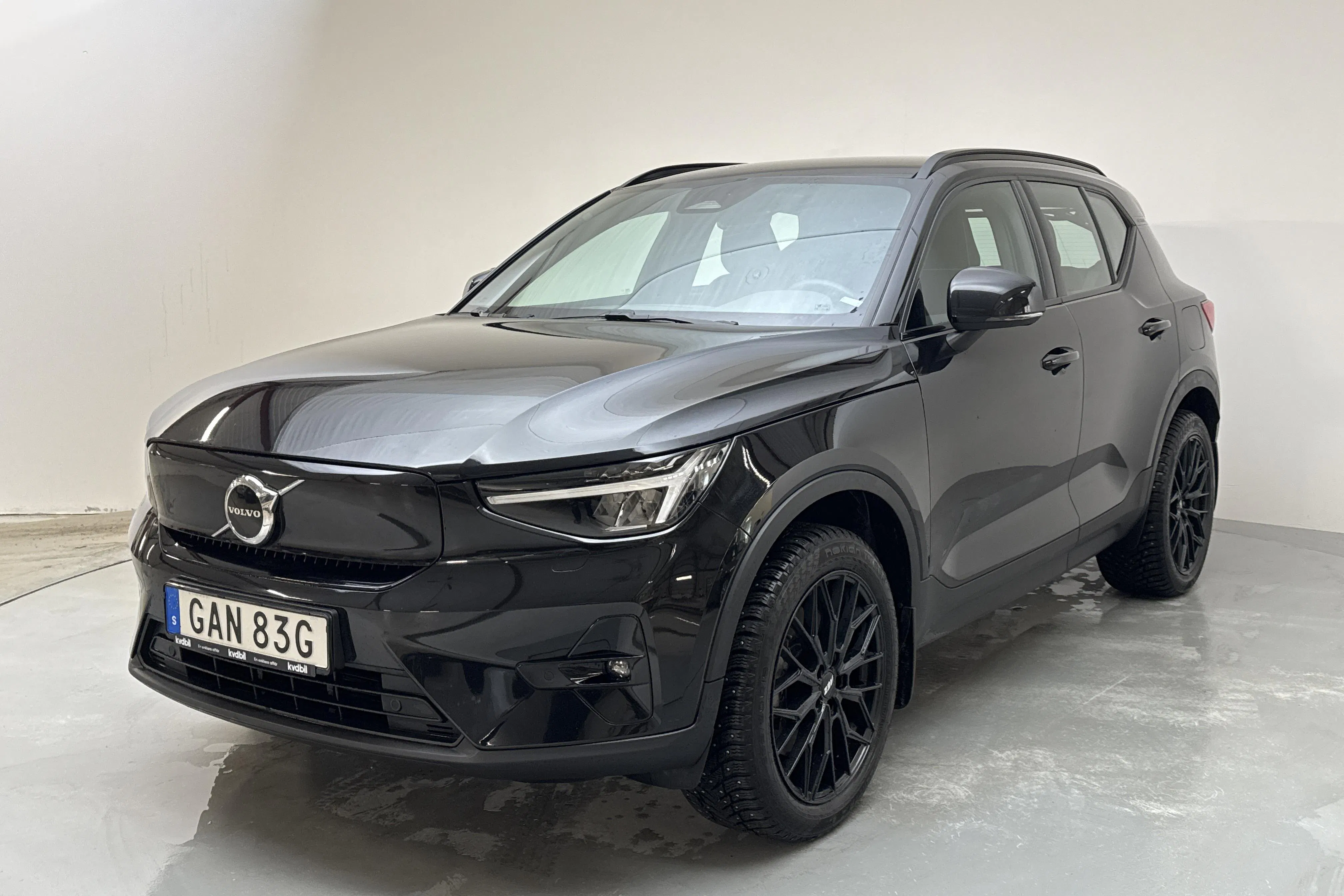 Presentationsfoto 1 av 17: Volvo XC40 P6 Recharge (231hk) - 7 934 mil - Automat - svart - 2023
