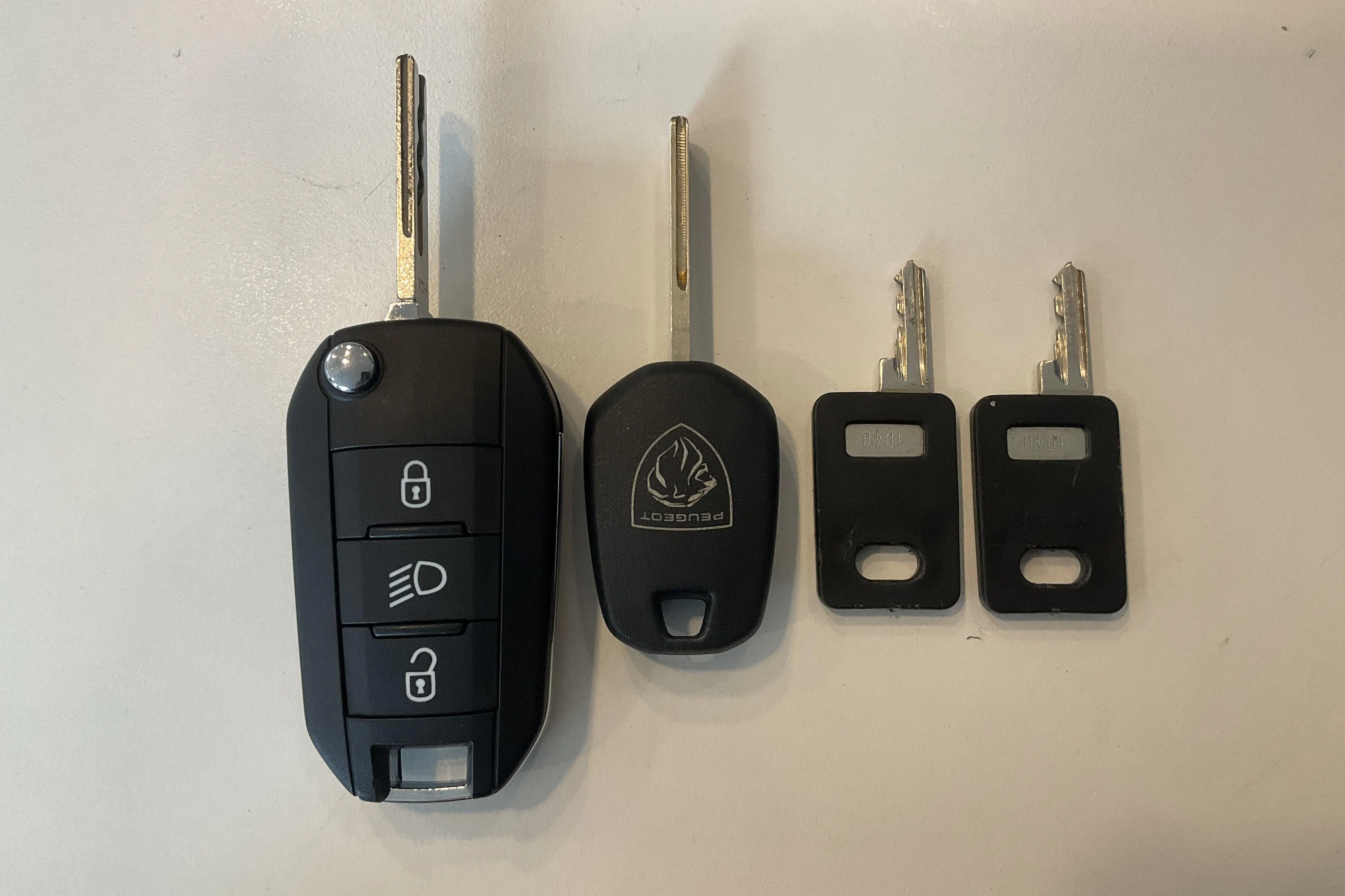 Presentation photo 21 of 21: Peugeot 208 1.2 PureTech 5dr (75hk) - 12 030 km - Manual - yellow - 2024