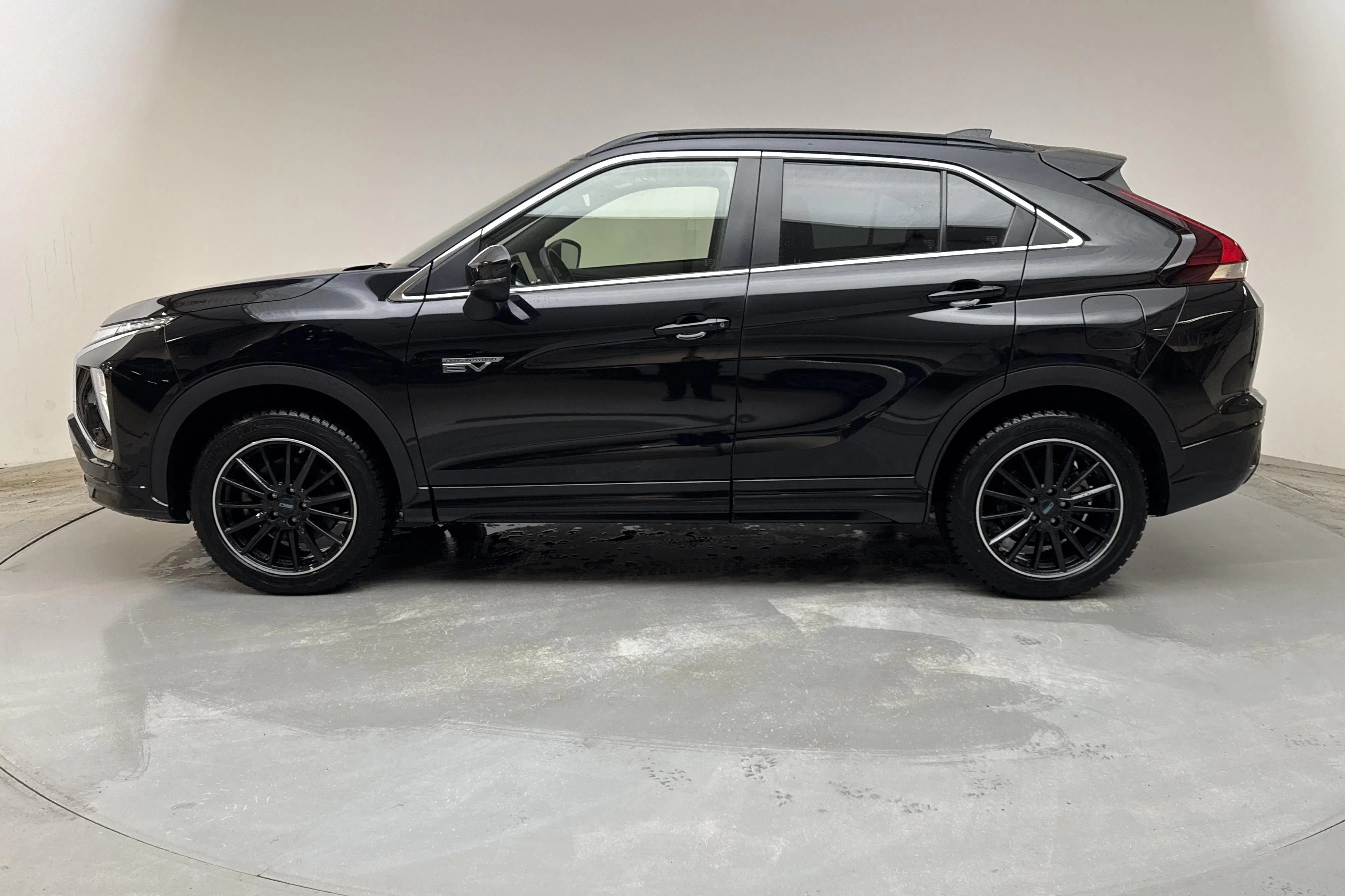 Presentationsfoto 2 av 16: Mitsubishi Eclipse Cross 2.4 PHEV 4WD (185hk) - 6 103 mil - Automat - svart - 2021