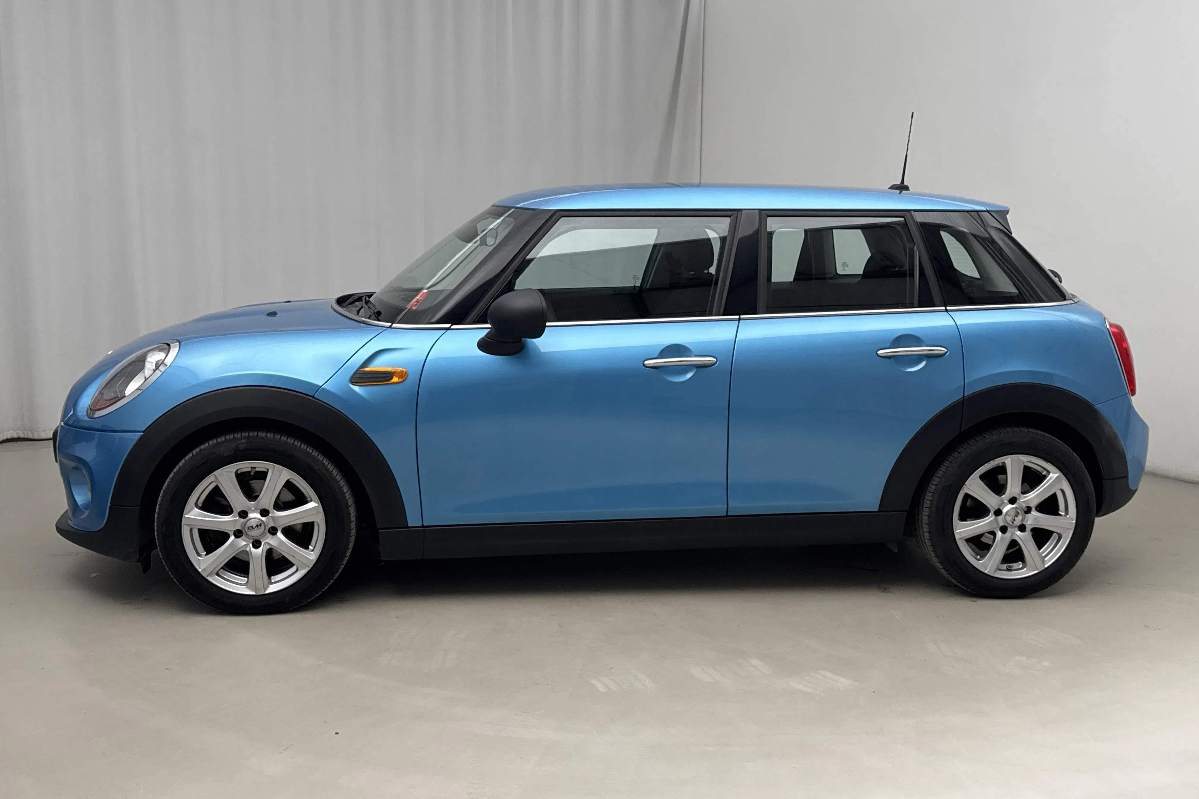 Presentationsfoto 2 av 12: MINI One Hatch 5dr (102hk) - 16 698 mil - Manuell - blå - 2016