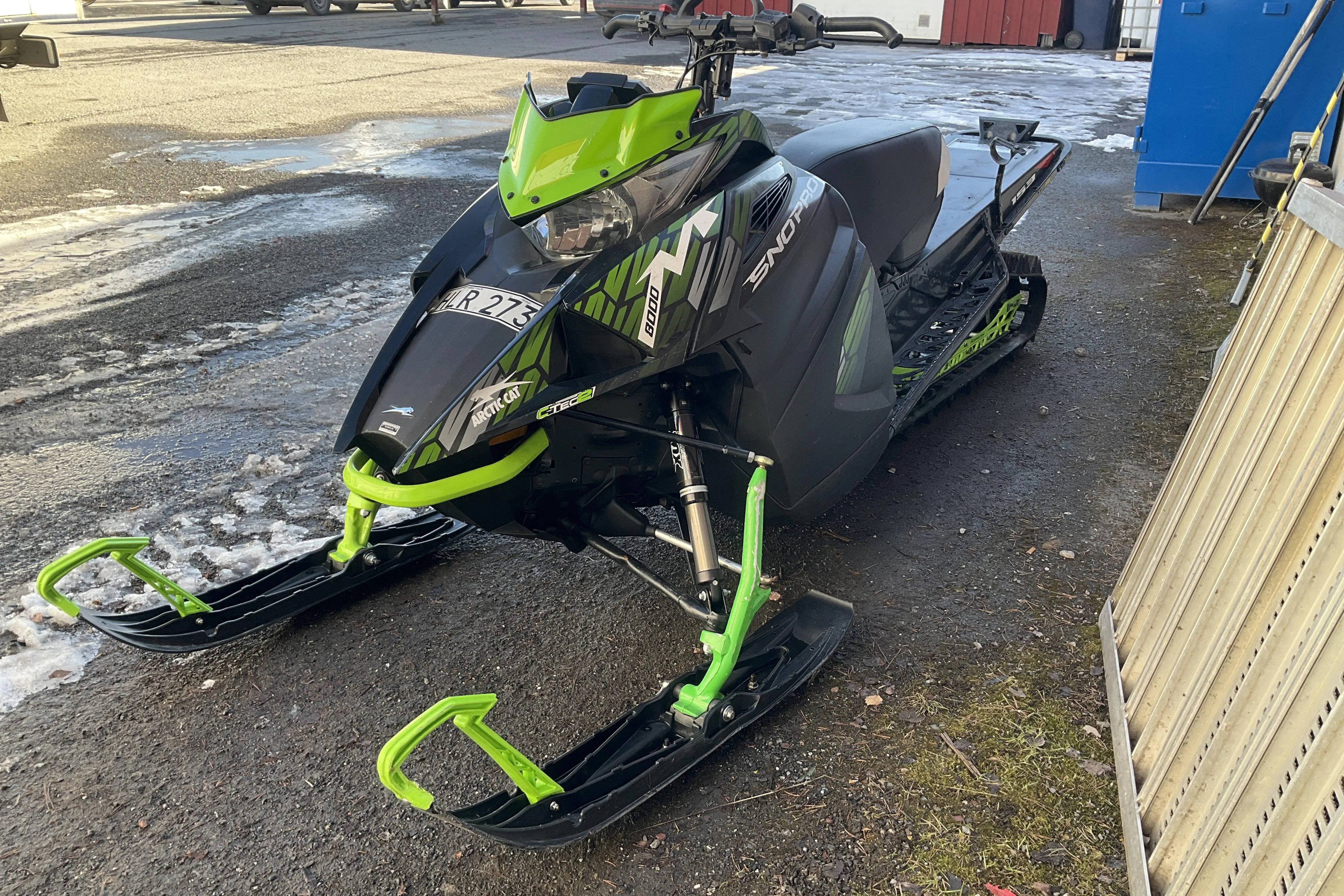 Presentationsfoto 1 av 15: ARCTIC CAT M 8000 SNO PRO Snöskoter (Rep.Objekt) - 326 mil - Automat - 2019