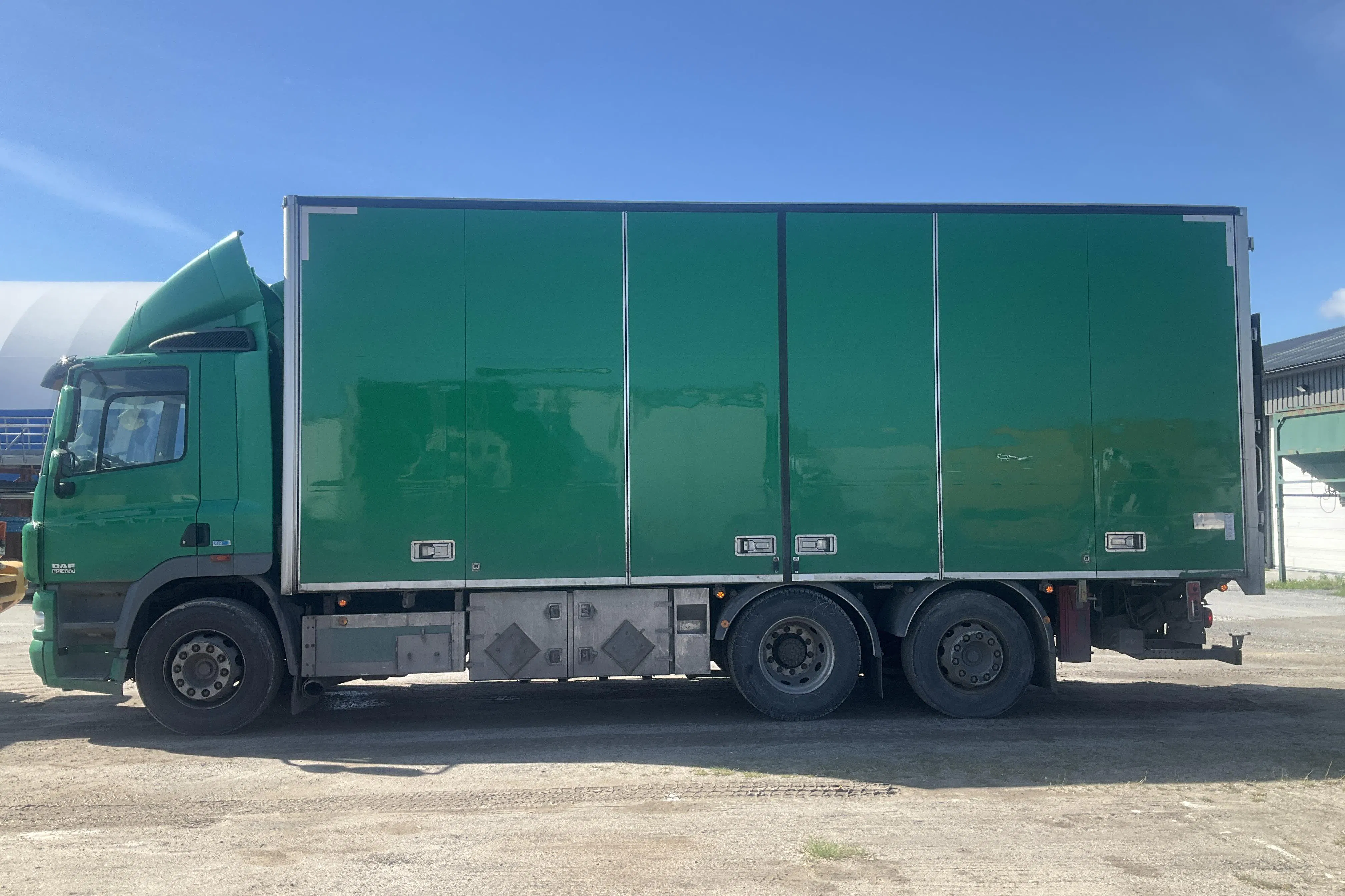 Presentationsfoto 2 av 47: DAF FAN 85.460 T - 230 518 km - Automat - Dark Green - 2013