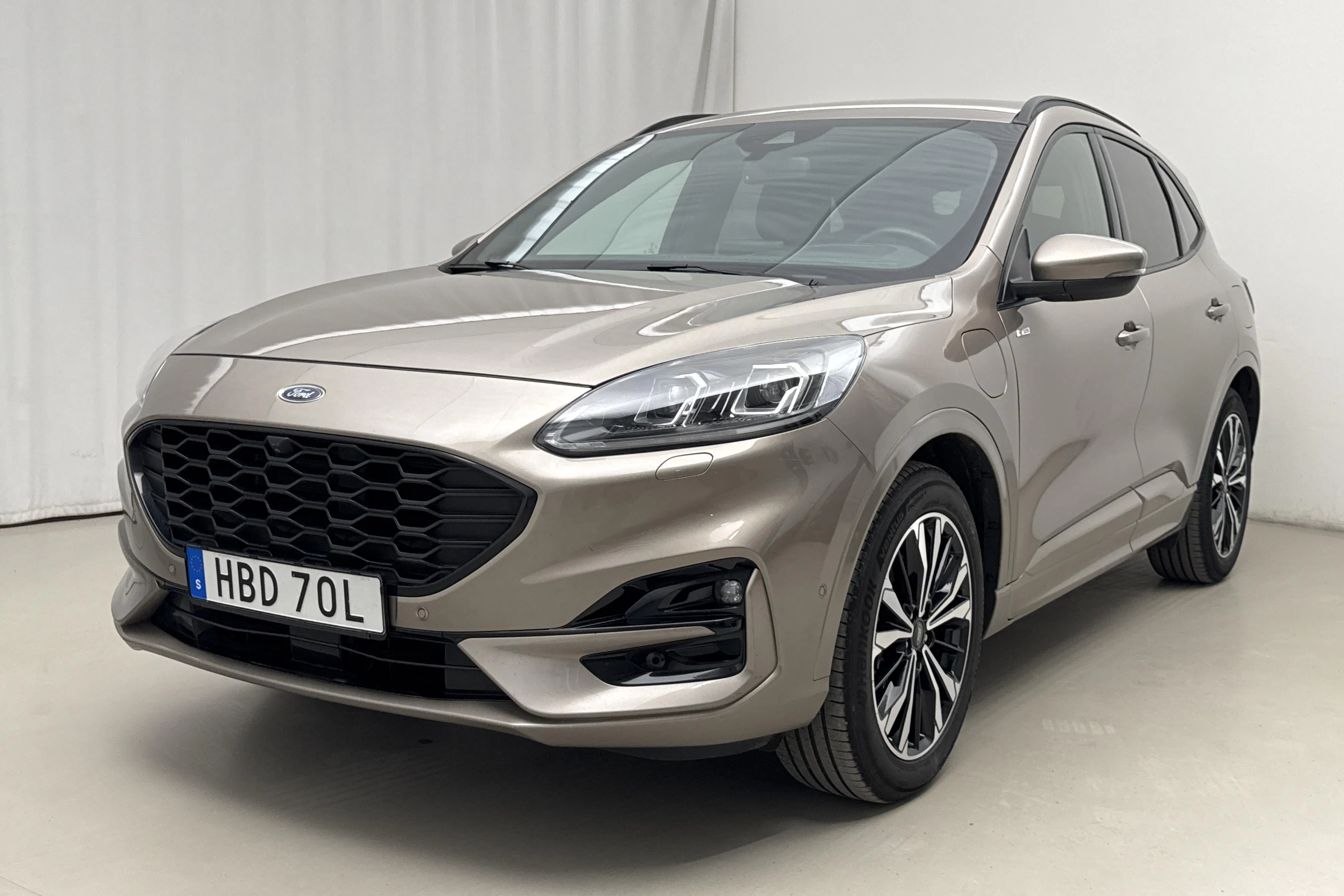 Presentationsfoto 1 av 20: Ford Kuga 2.5 PHEV (225hk) - 15 646 mil - Automat - grå - 2020