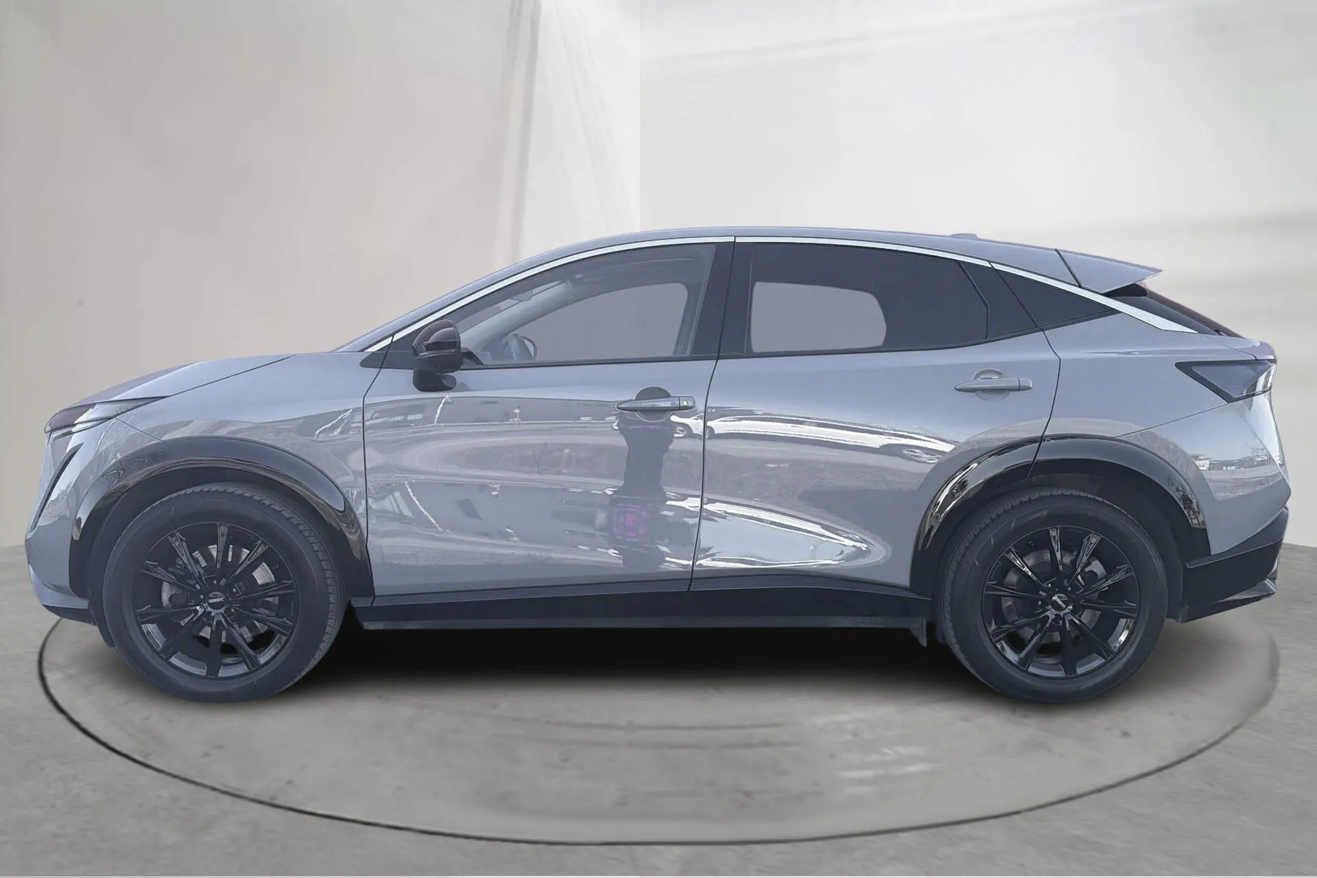 Presentation photo 2 of 17: Nissan Ariya 63kWh (217hk) - 3 980 Scandinavian mile - Automatic - light grey - 2023