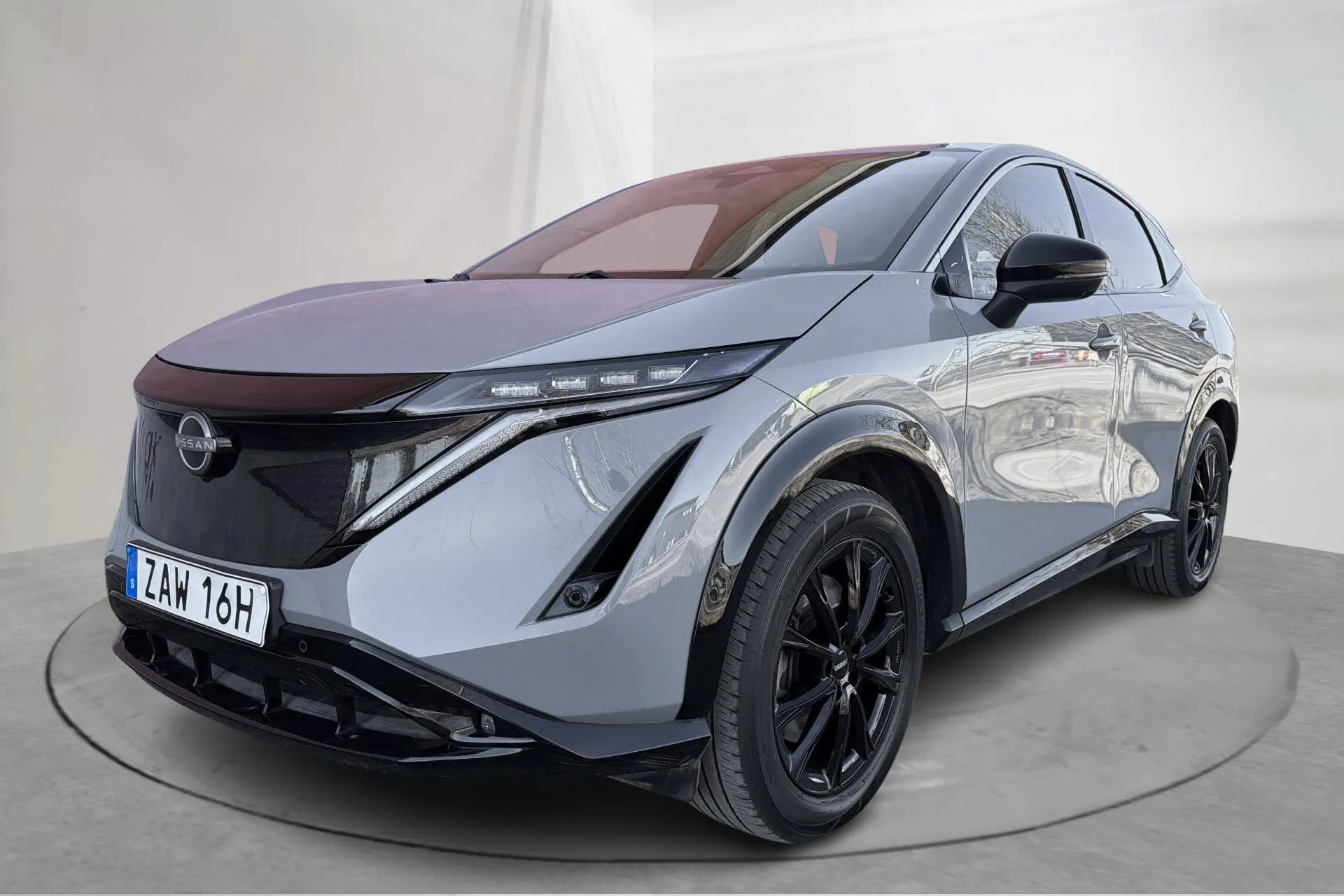 Presentation photo 1 of 17: Nissan Ariya 63kWh (217hk) - 3 980 Scandinavian mile - Automatic - light grey - 2023