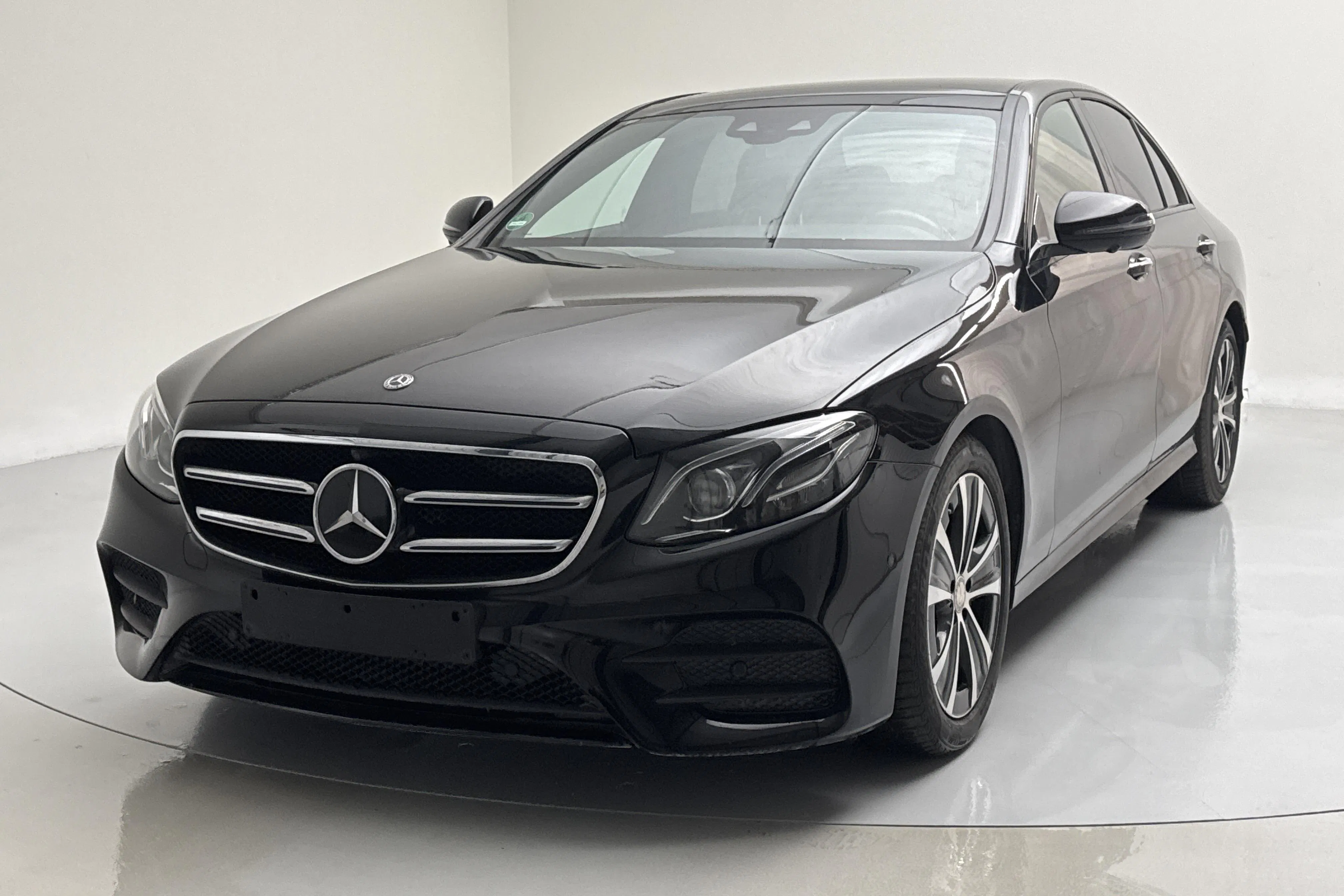Presentation photo 1 of 17: Mercedes E 200 d Sedan W213 (160hk) - 73 420 km - Automatic - black - 2020