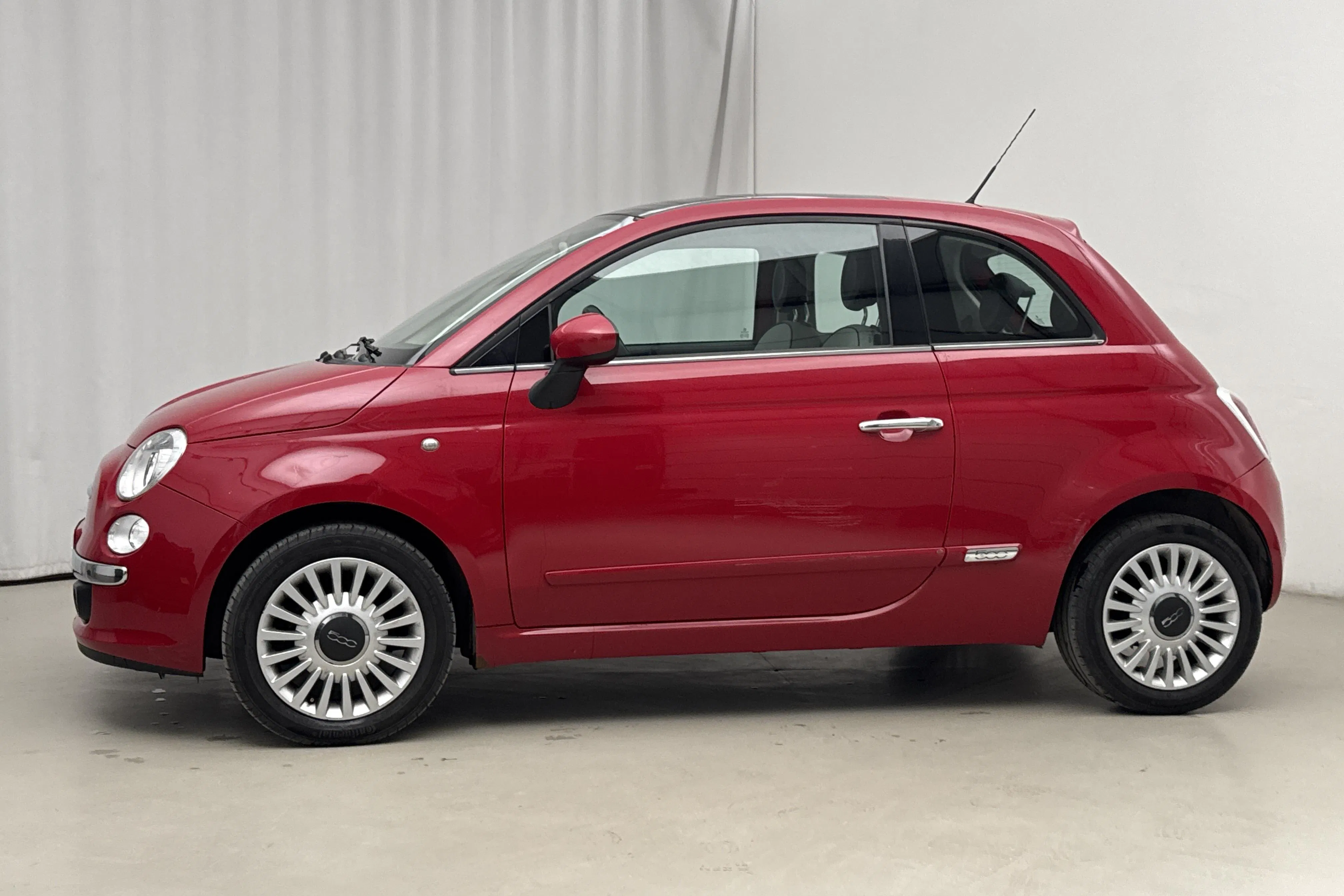 Presentationsfoto 2 av 17: Fiat 500 1.2 (69hk) - 7 315 mil - Manuell - röd - 2008