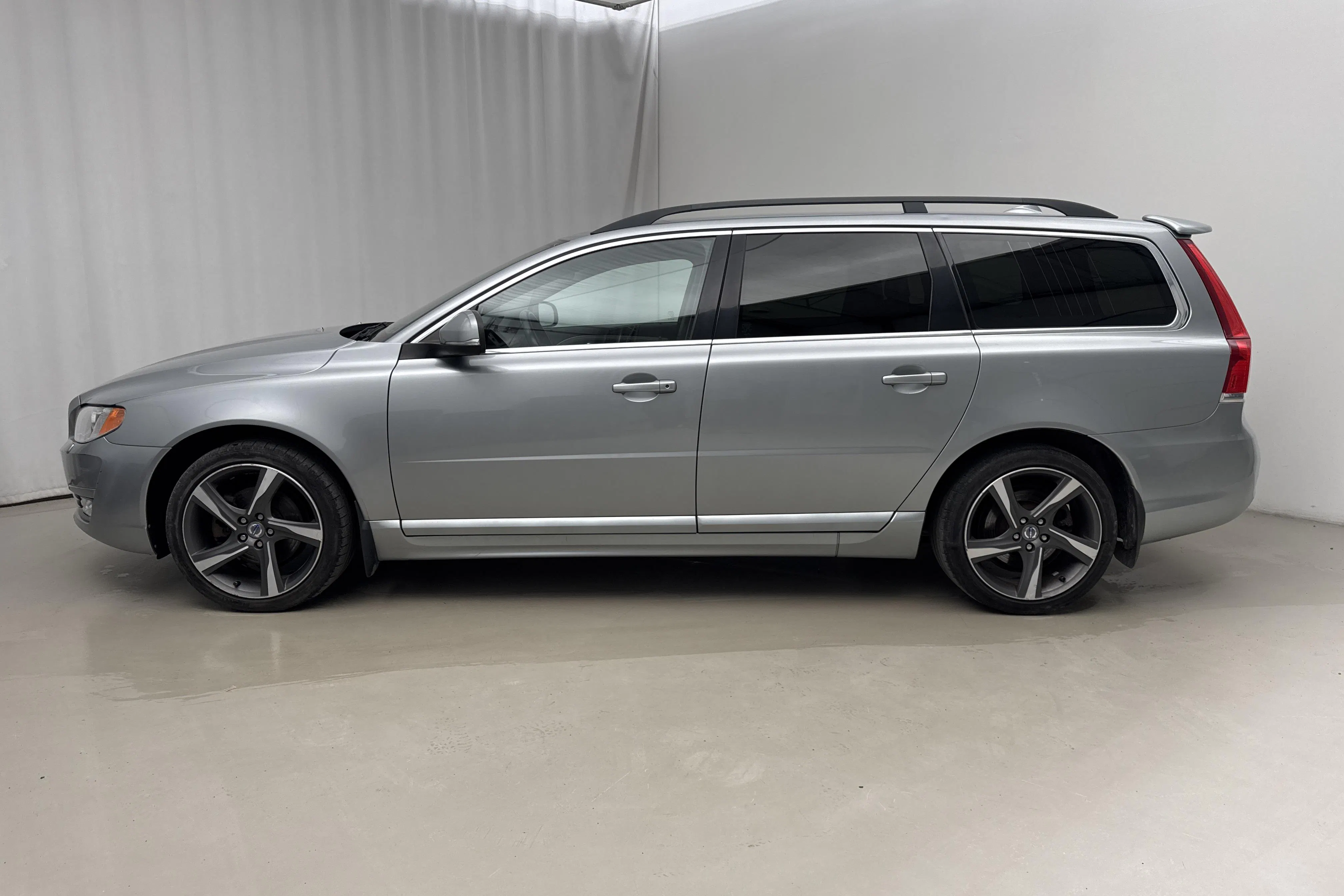 Presentation photo 2 of 15: Volvo V70 II D4 (163hk) - 141 710 km - Manual - silver - 2014