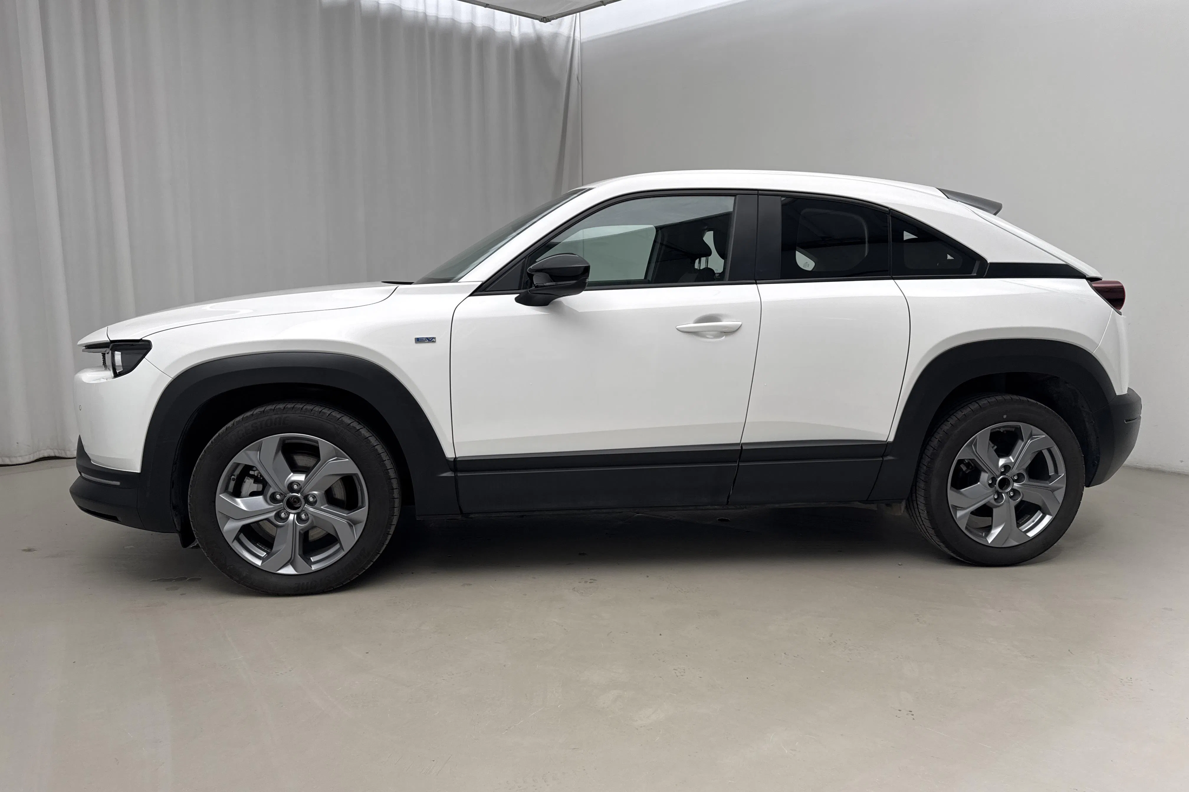 Presentation photo 2 of 20: Mazda MX-30 e-Skyactiv (145hk) - 11 700 km - Automatic - white - 2023
