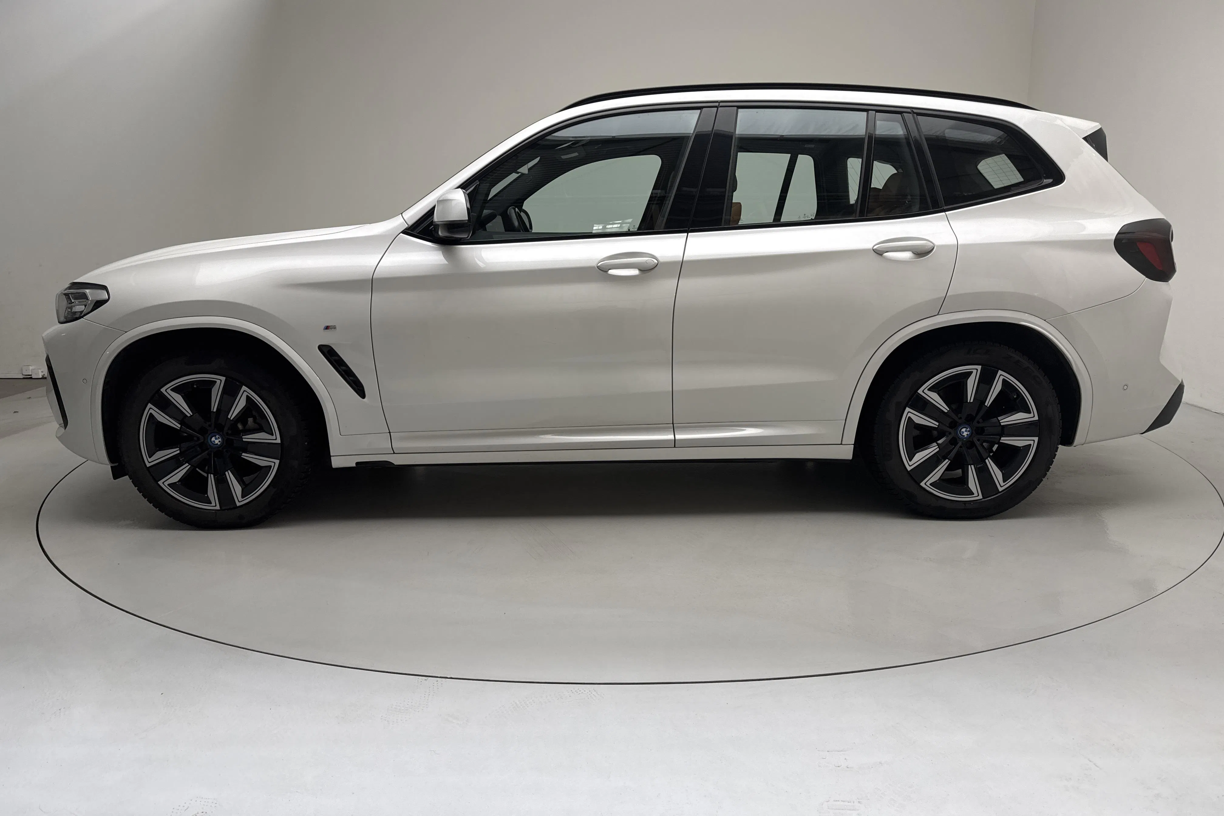 Presentation photo 2 of 18: BMW iX3 LCI, G08 (286hk) - 147 890 km - Automatic - white - 2022