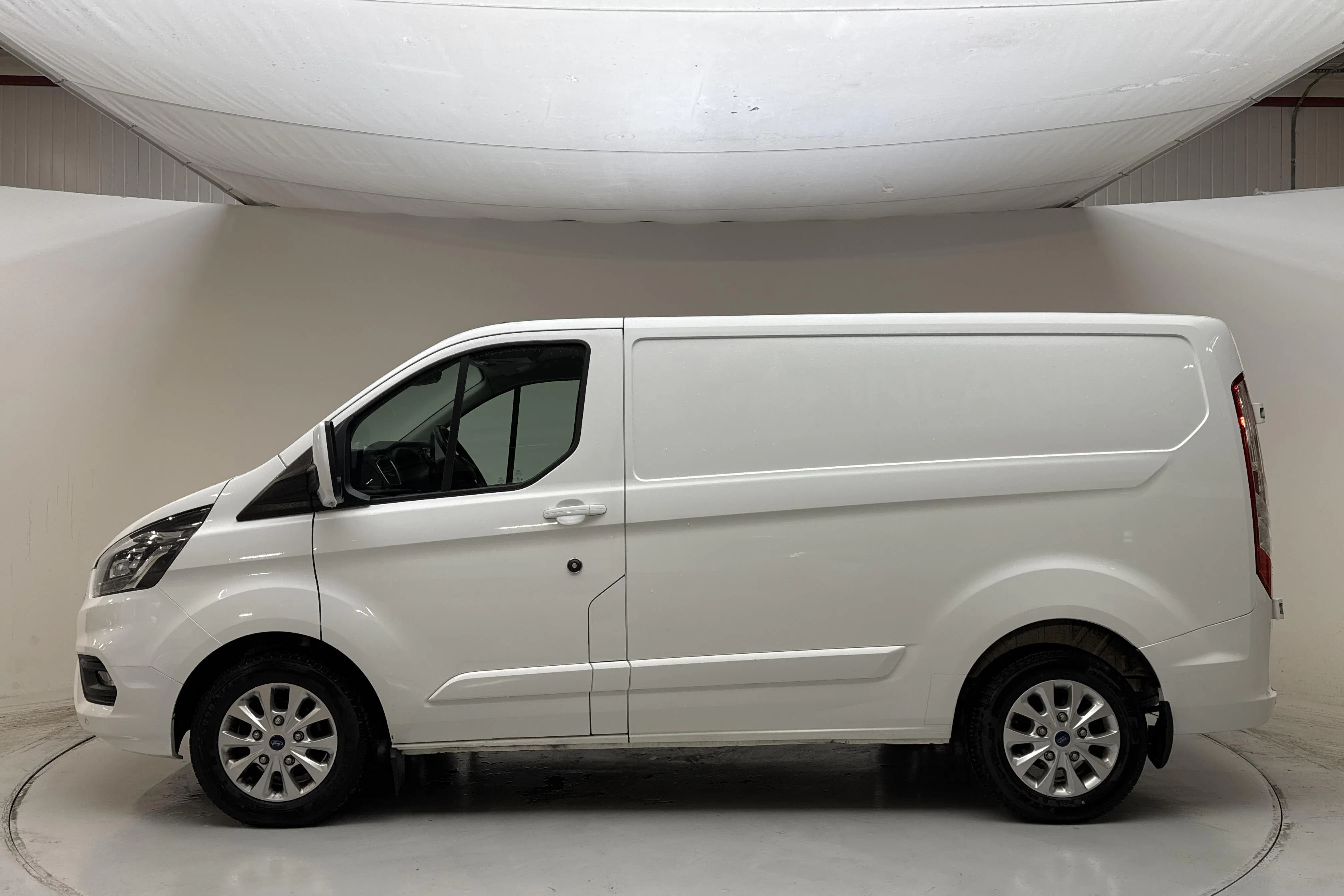 Presentation photo 2 of 14: Ford Transit Custom 300 (130hk) - 163 780 km - Automatic - white - 2021