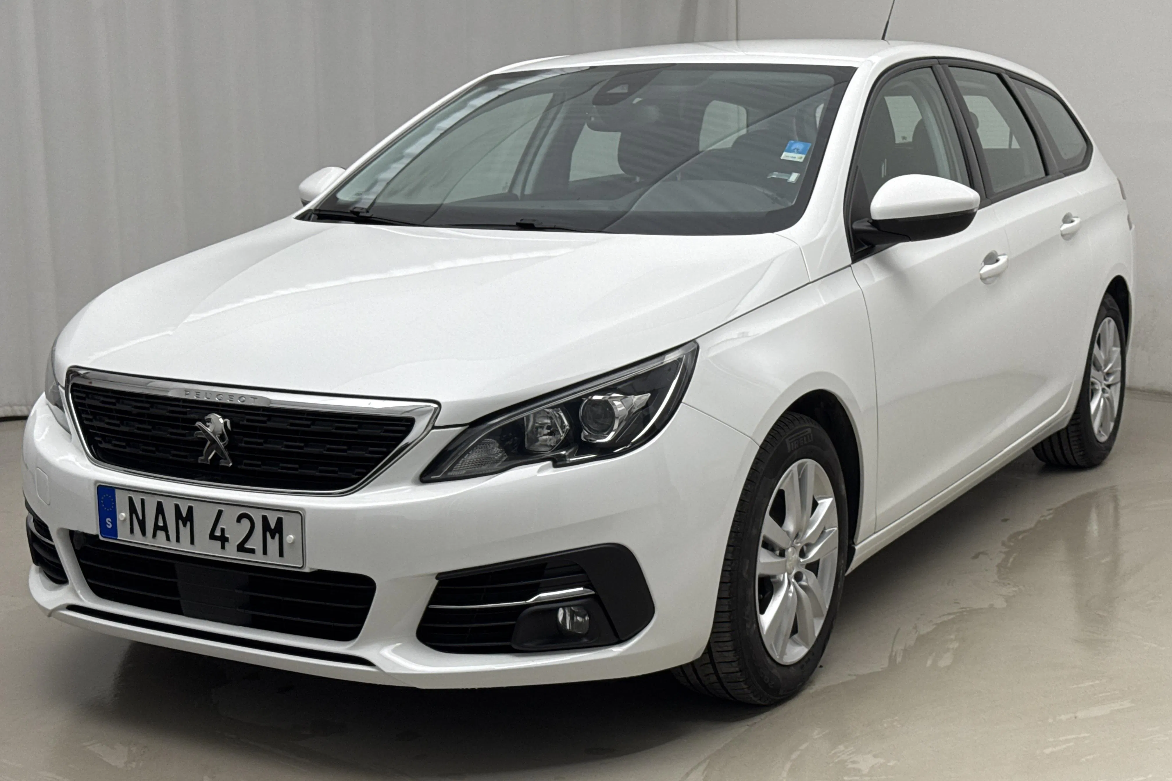 Zdjęcie prezentacyjne 1 z 14: Peugeot 308 SW BlueHDi (130hk) - 99 030 km - Automatyczna - biały - 2019