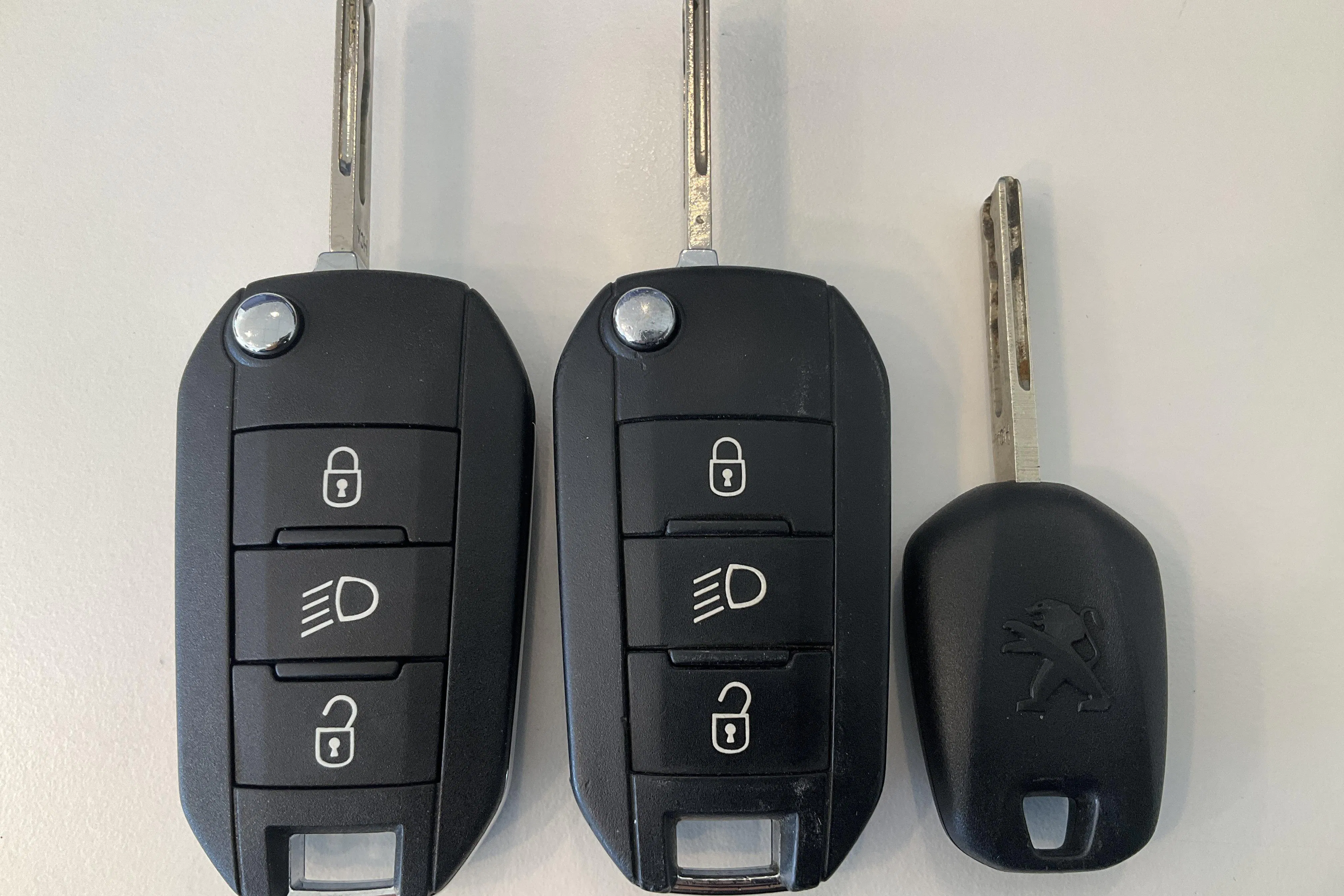 Zdjęcie prezentacyjne 14 z 14: Peugeot 308 SW BlueHDi (130hk) - 99 030 km - Automatyczna - biały - 2019