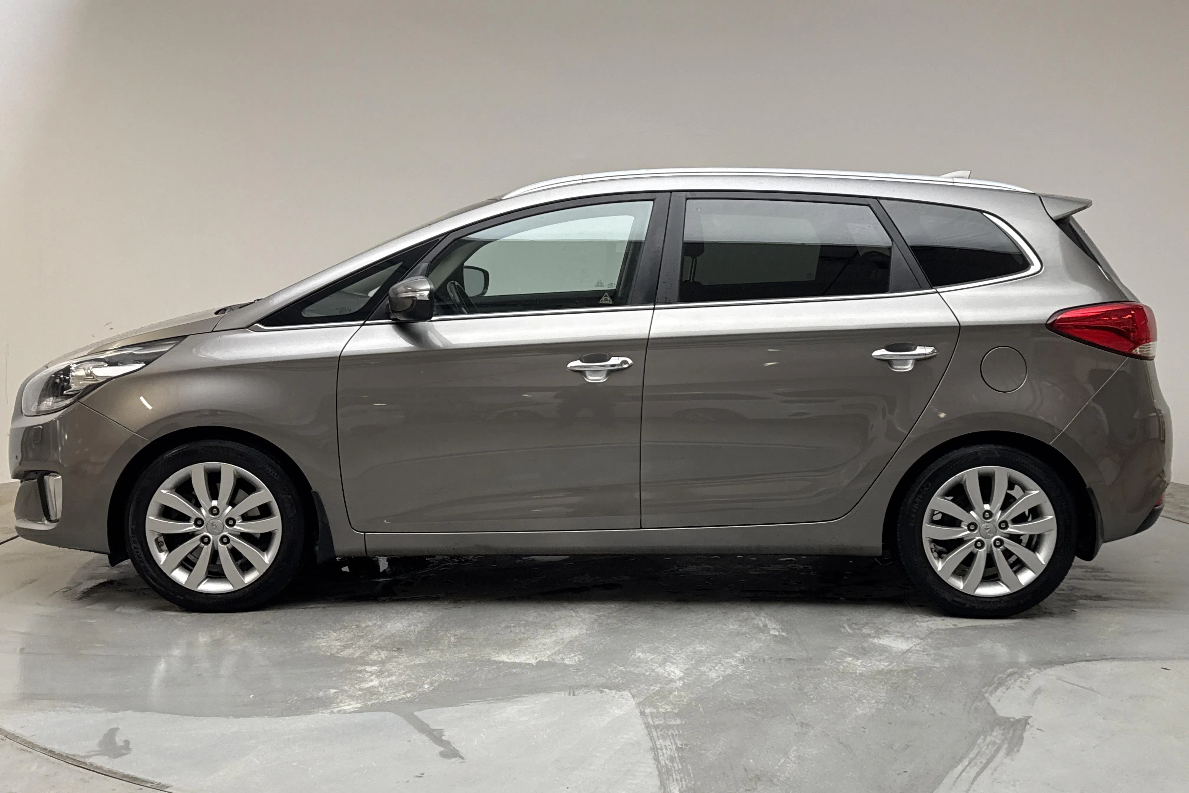 Presentation photo 2 of 15: KIA Carens 1.7 CRDi (136hk) - 192 780 km - Automatic - gray - 2016