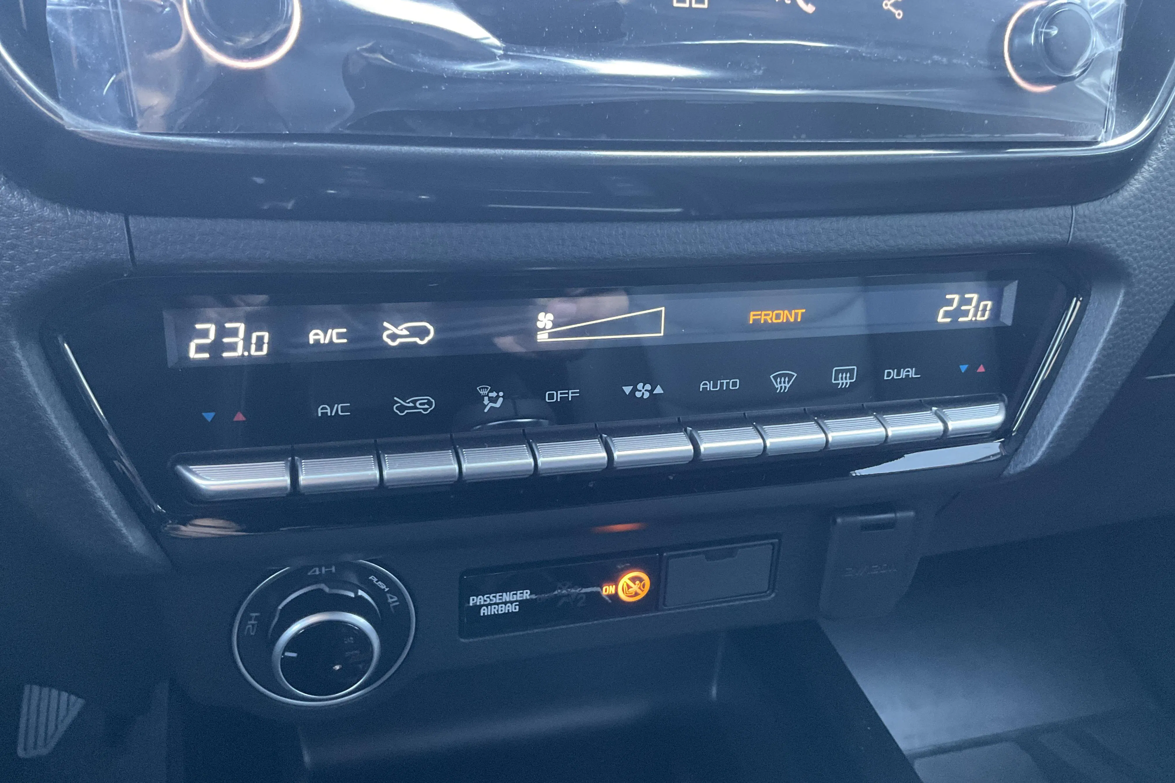 Presentationsfoto 14 av 14: Isuzu D-MAX 1.9 DDI CNG 4WD (164hk) - 3 mil - Automat - orange - 2024