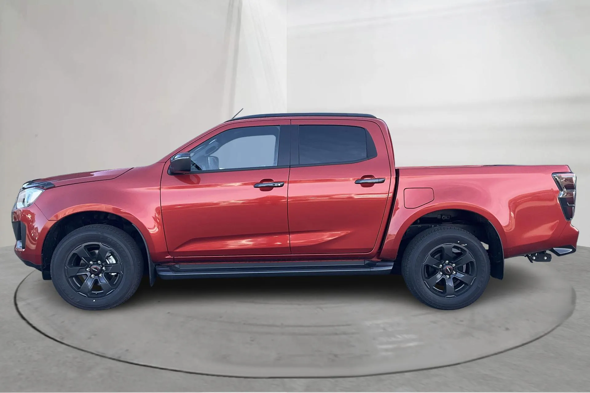 Presentationsfoto 2 av 14: Isuzu D-MAX 1.9 DDI CNG 4WD (164hk) - 3 mil - Automat - orange - 2024