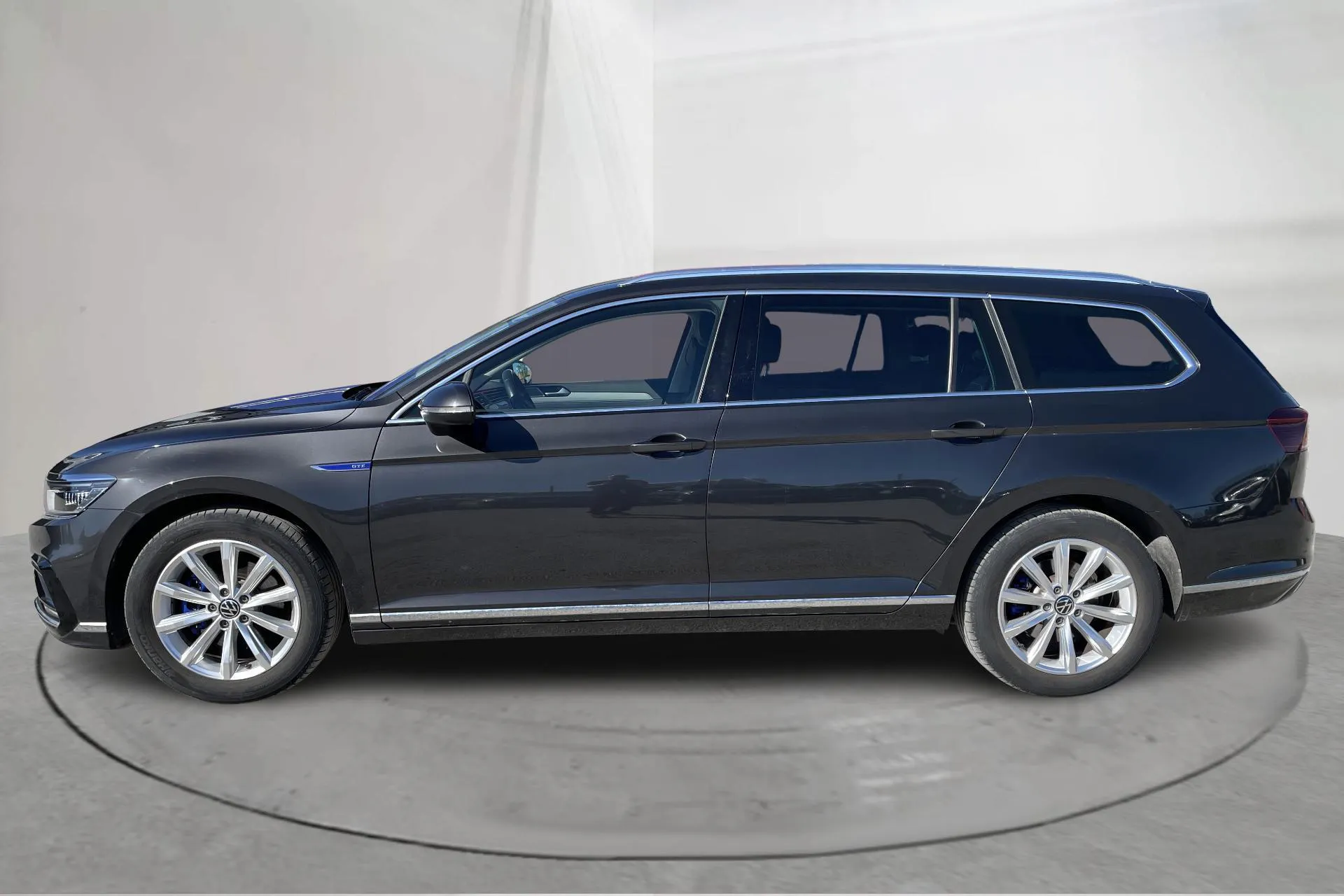 Presentationsfoto 2 av 23: VW Passat 1.4 GTE Sportscombi (218hk) - 3 723 mil - Automat - Dark Grey - 2022