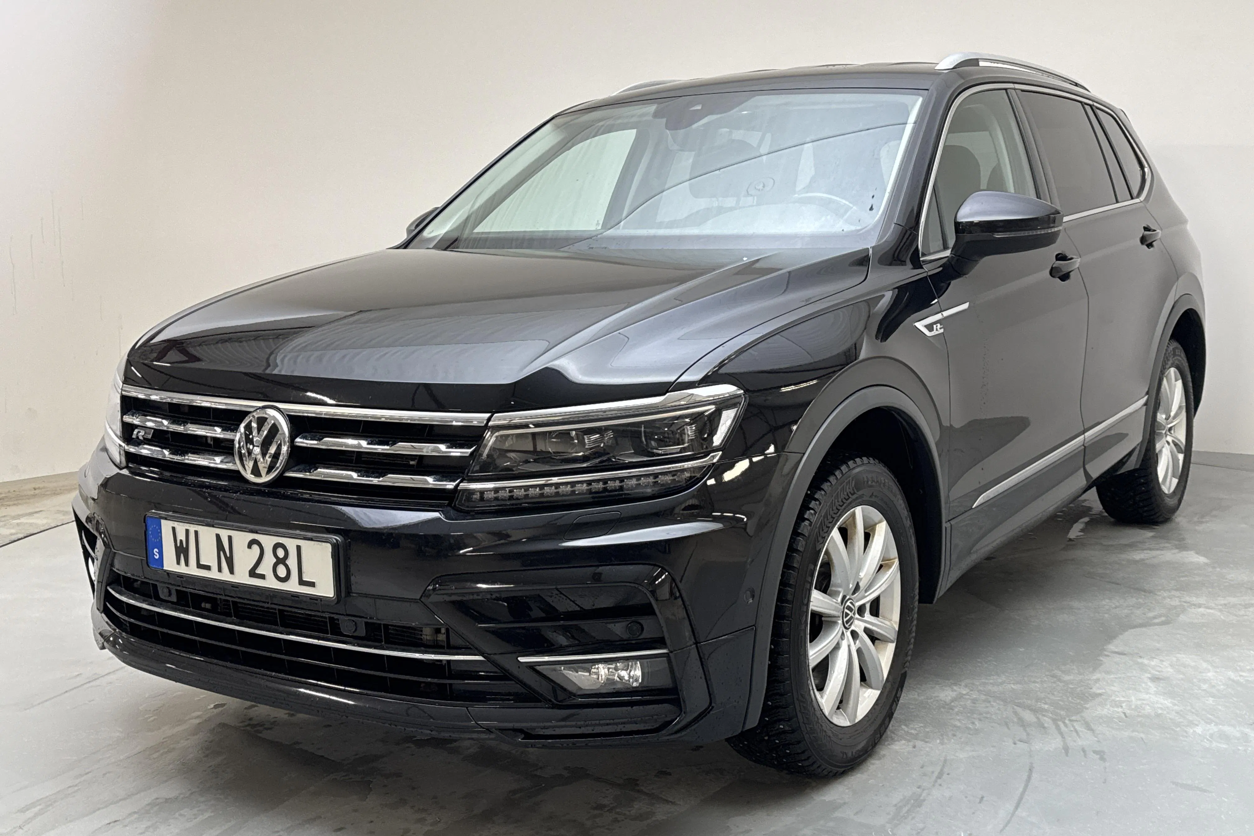 Zdjęcie prezentacyjne 1 z 15: VW Tiguan Allspace 2.0 TDI 4MOTION (200hk) - 102 350 km - Automatyczna - czarny - 2021
